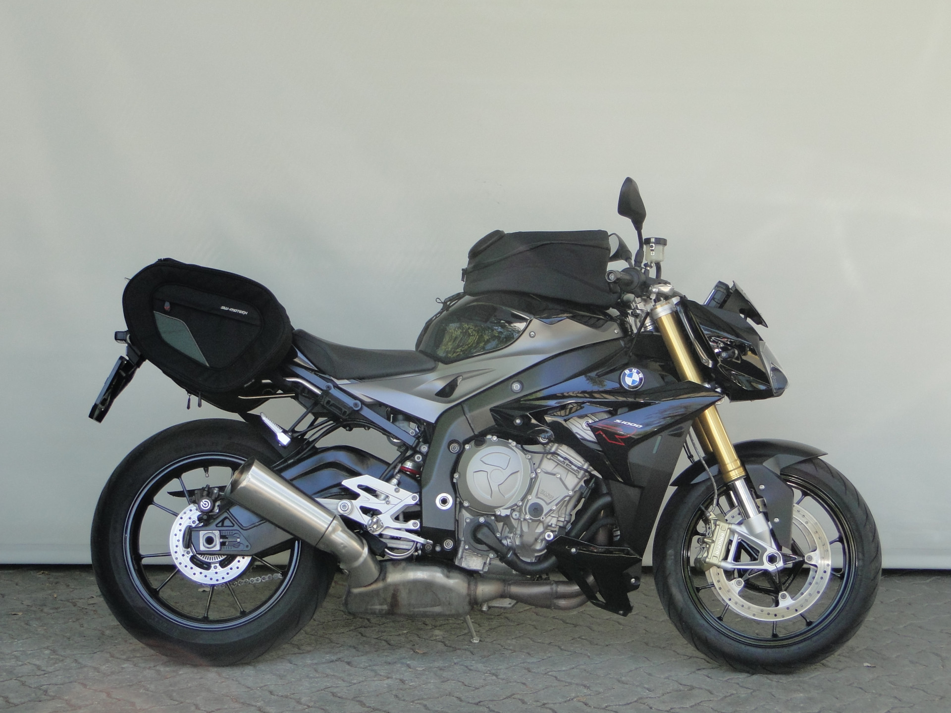 BMW S 1000 R ab MFK, ab Service-showroom-element-1