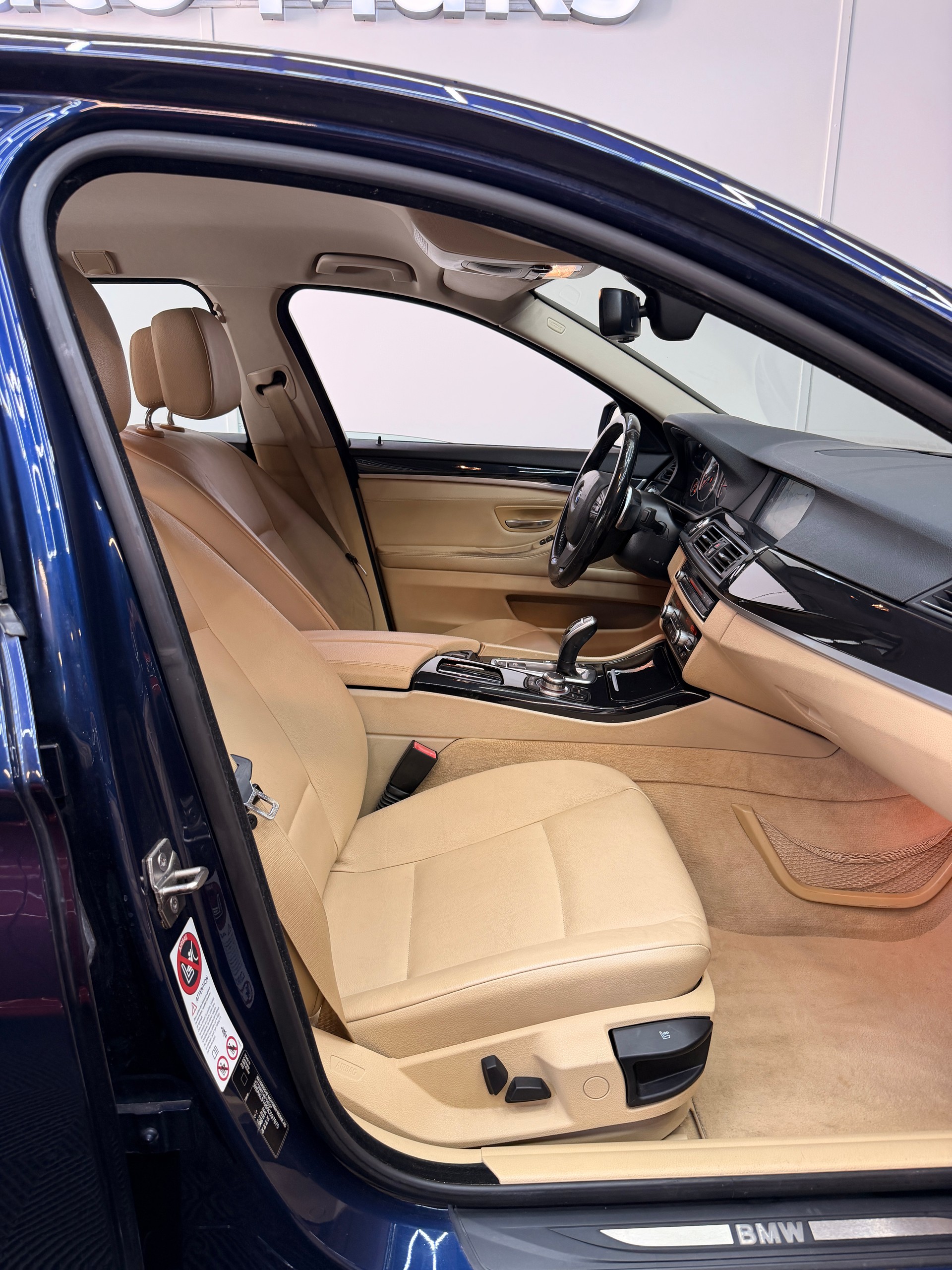 BMW 528i xDrive Touring Steptronic-image-4