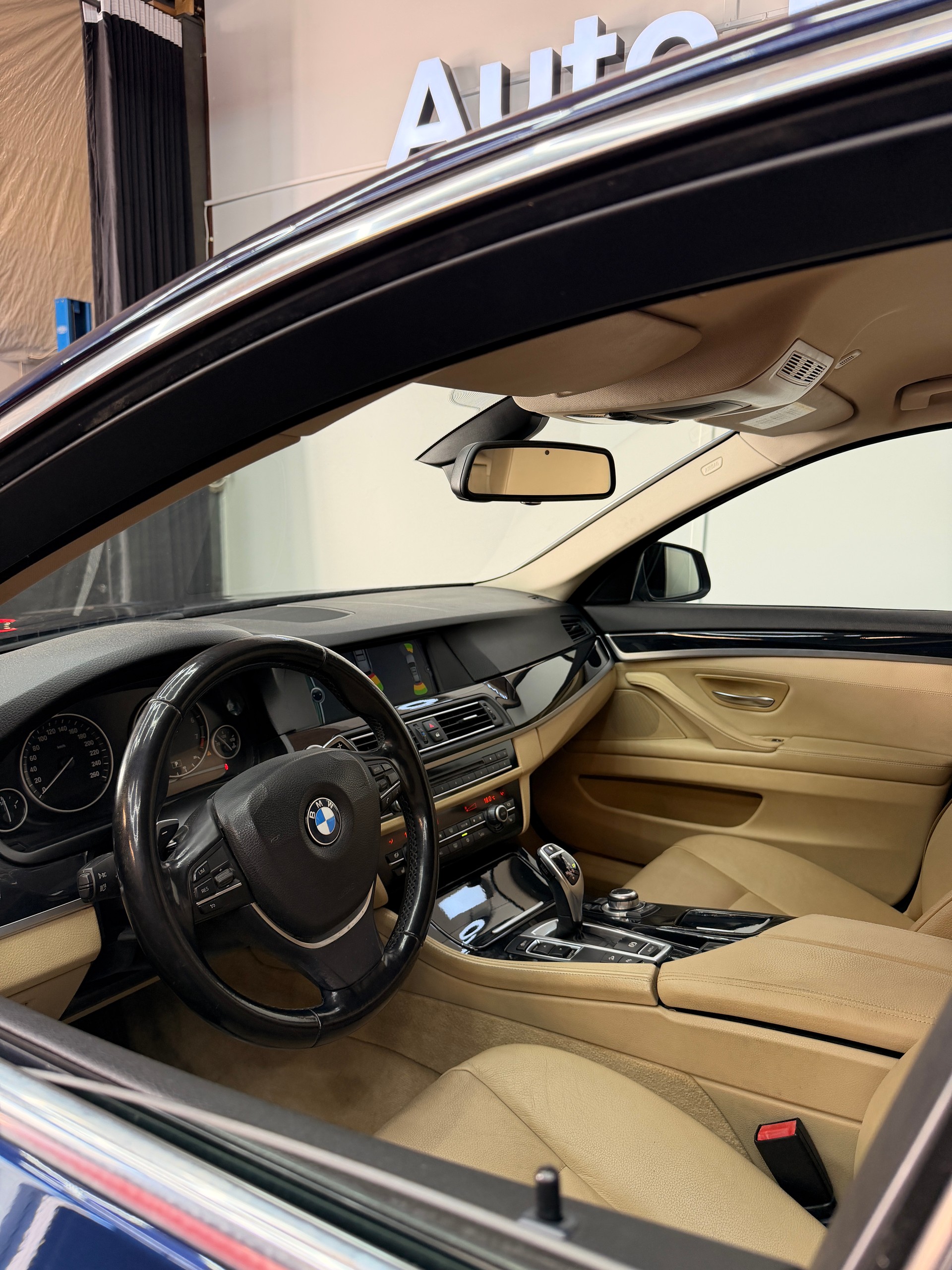 BMW 528i xDrive Touring Steptronic-image-9