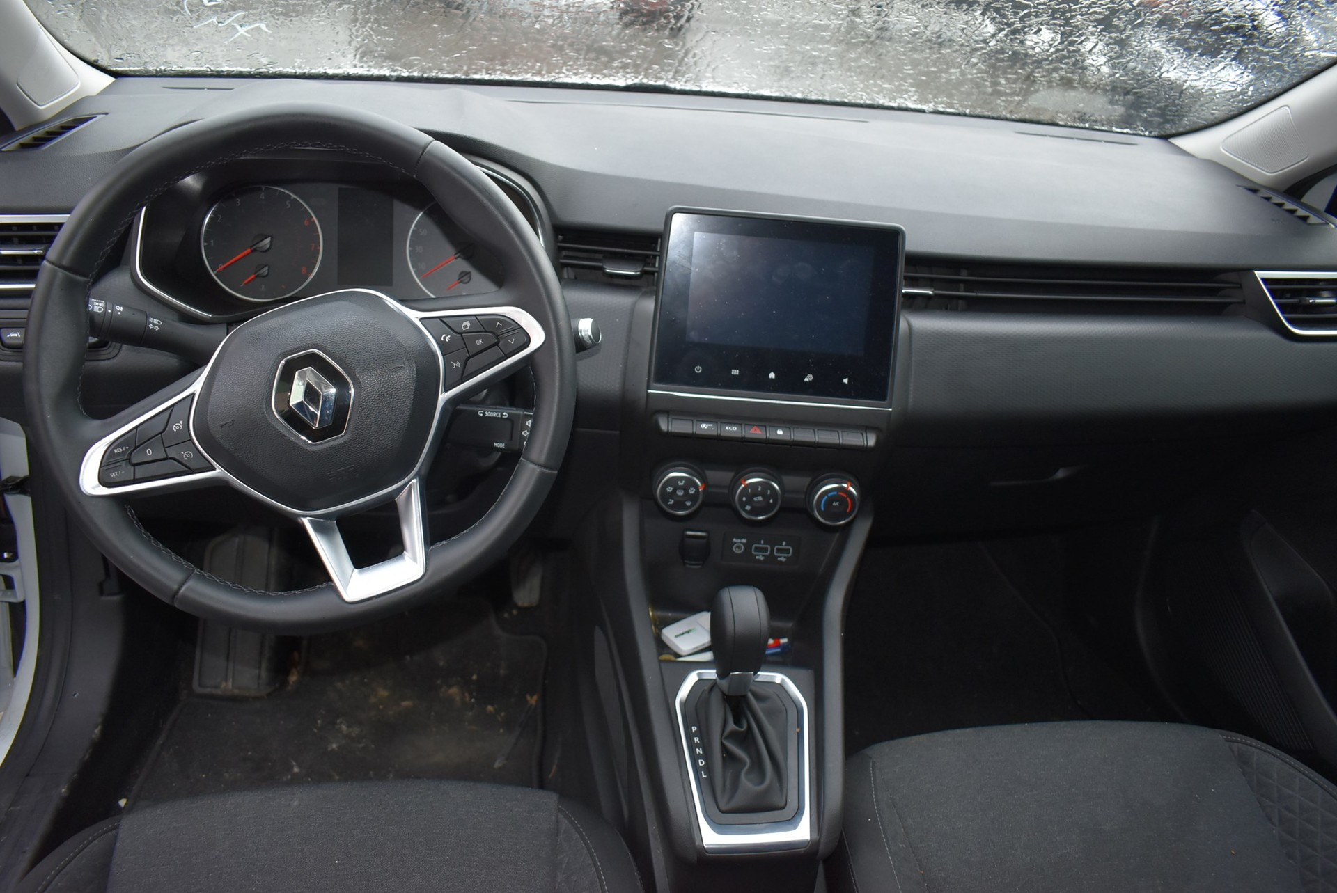 RENAULT Clio 1.0 Intens CVT-image-4