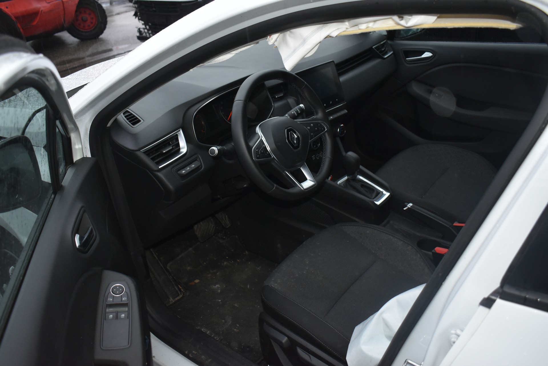 RENAULT Clio 1.0 Intens CVT-image-13