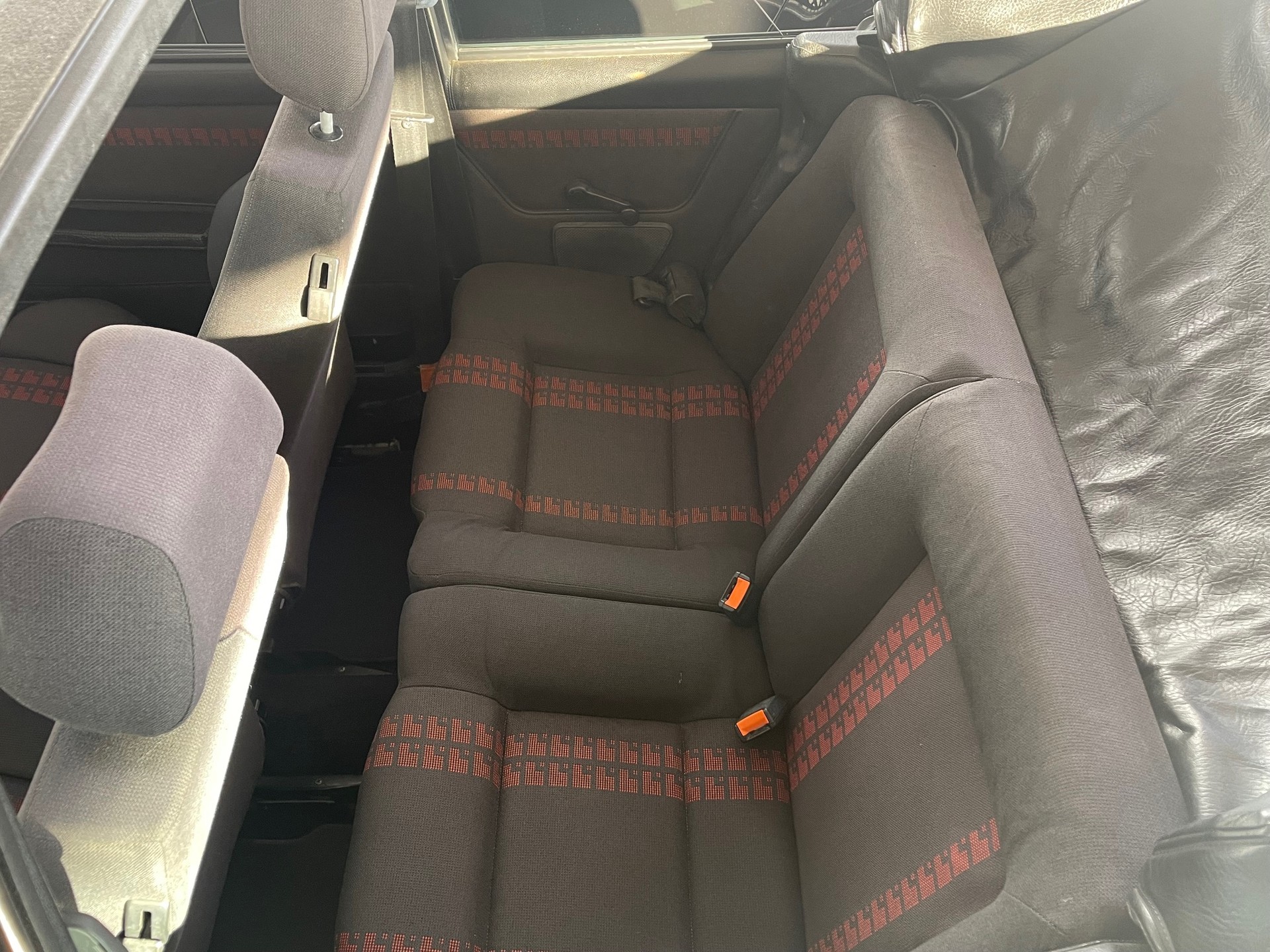 VW Golf Cabriolet 1800 Sport-Line OLDTIMER EINTRAG-image-13