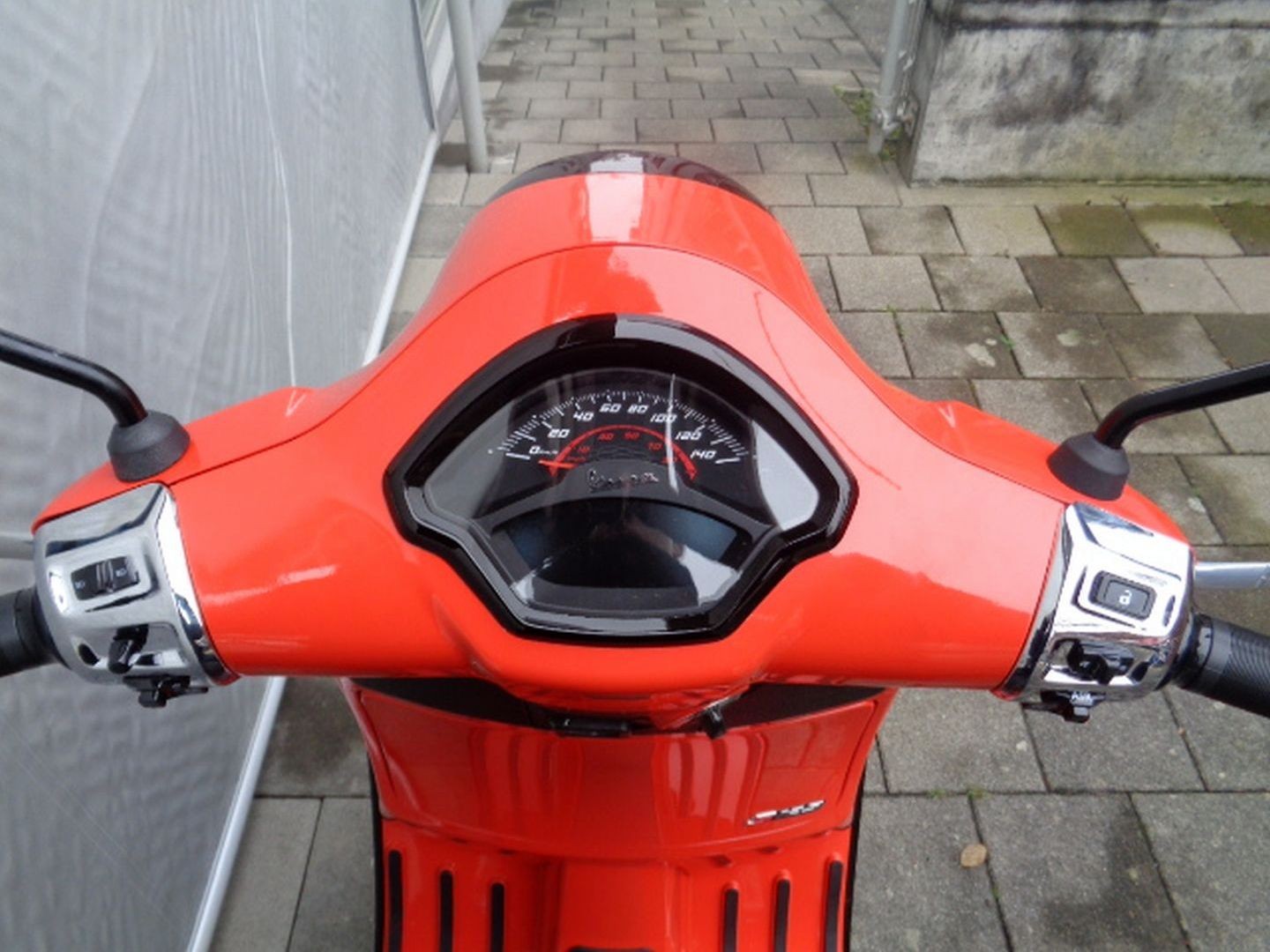 PIAGGIO VESPA GTS SUPER SPORT 125 RST-image-8