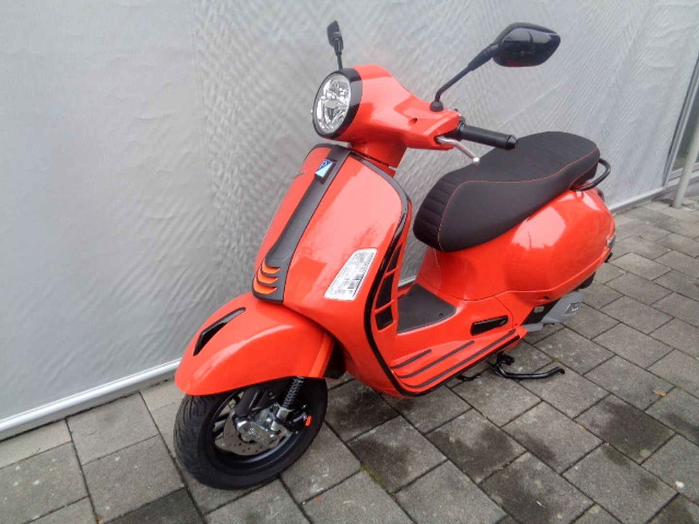 PIAGGIO VESPA GTS SUPER SPORT 125 RST-image-1