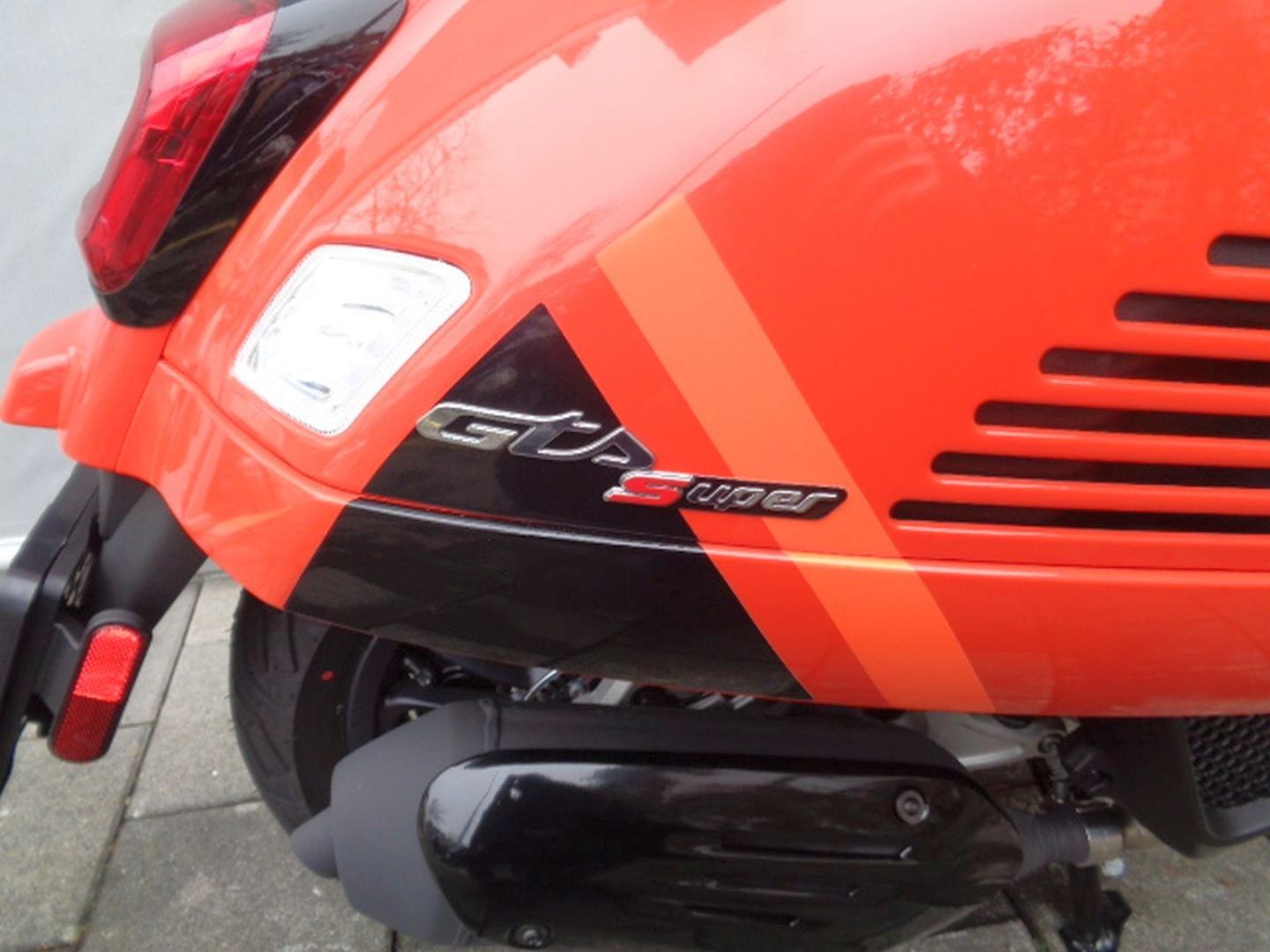 PIAGGIO VESPA GTS SUPER SPORT 125 RST-image-6