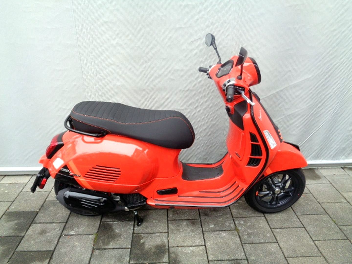 PIAGGIO VESPA GTS SUPER SPORT 125 RST-image-3