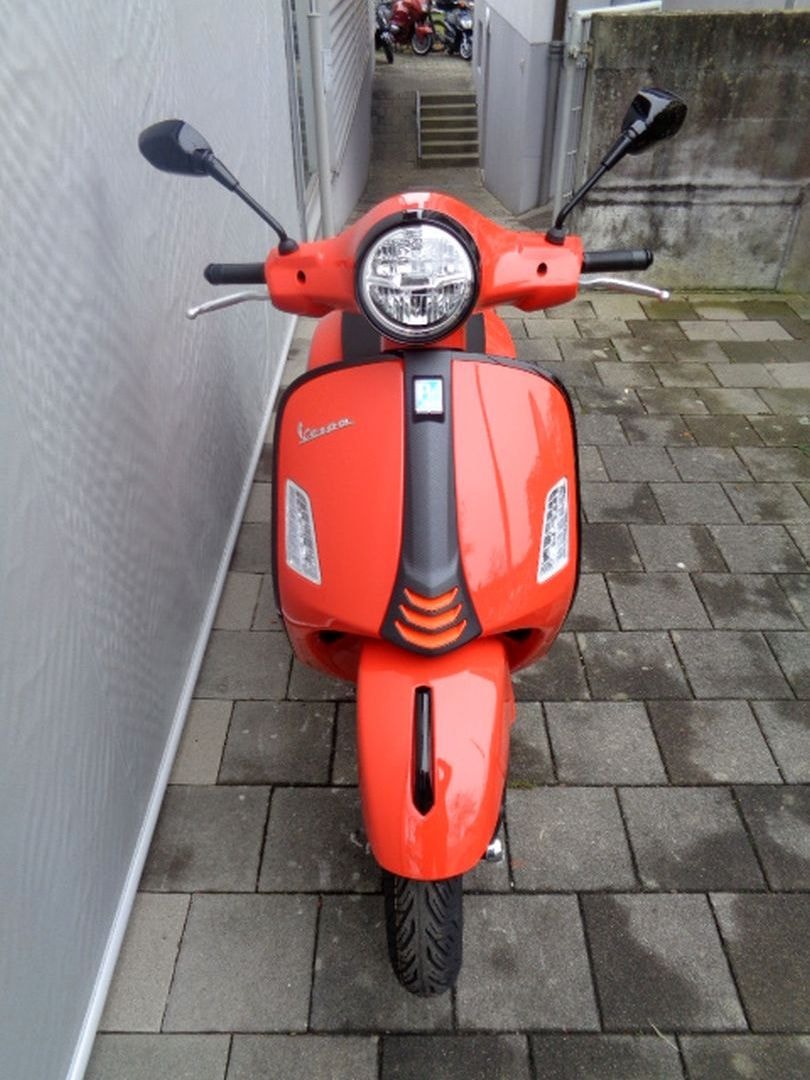 PIAGGIO VESPA GTS SUPER SPORT 125 RST-image-2