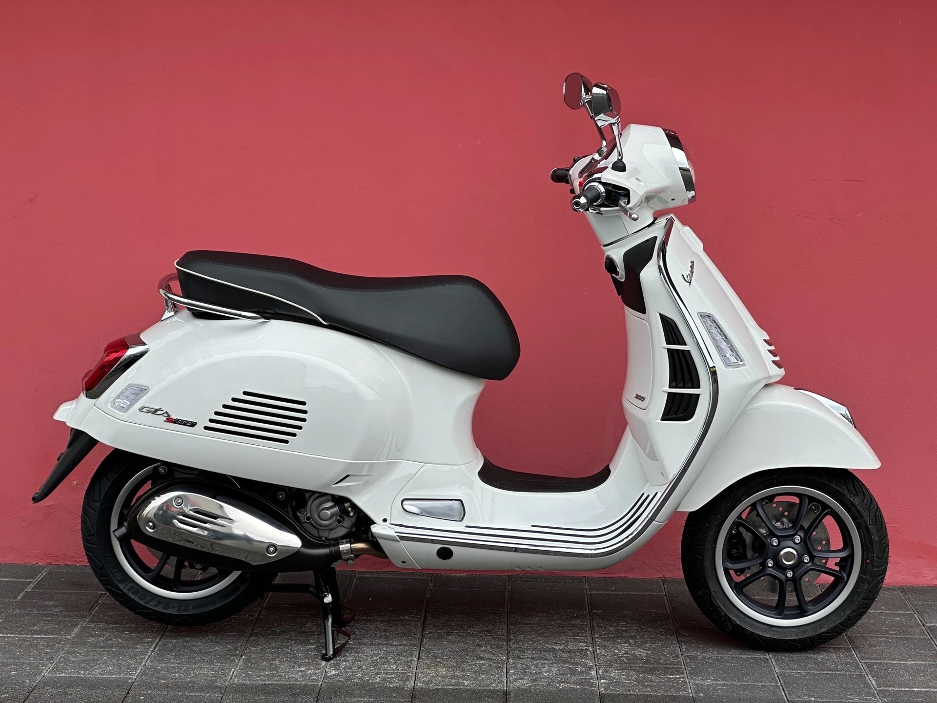 PIAGGIO Vespa GTS 125 Super RST Euro 5+-image-10