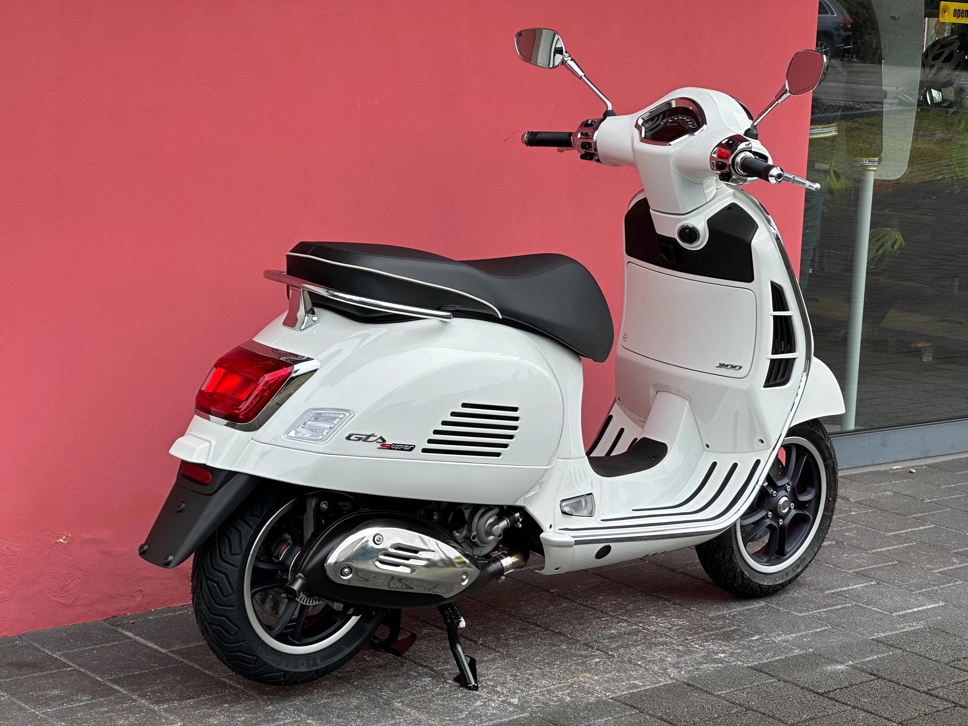 PIAGGIO Vespa GTS 125 Super RST Euro 5+-image-8