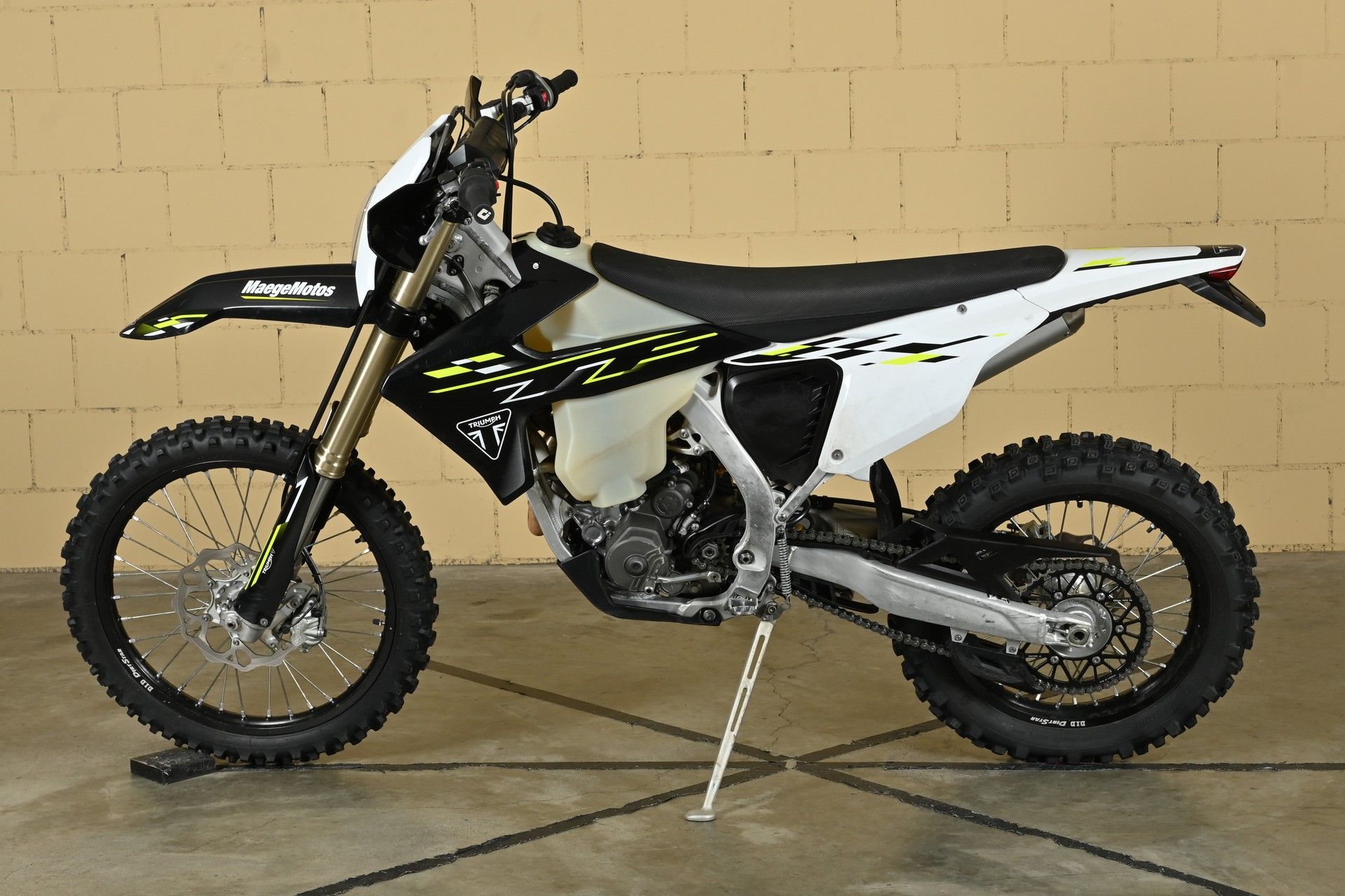 TRIUMPH TF 250 E-image-3