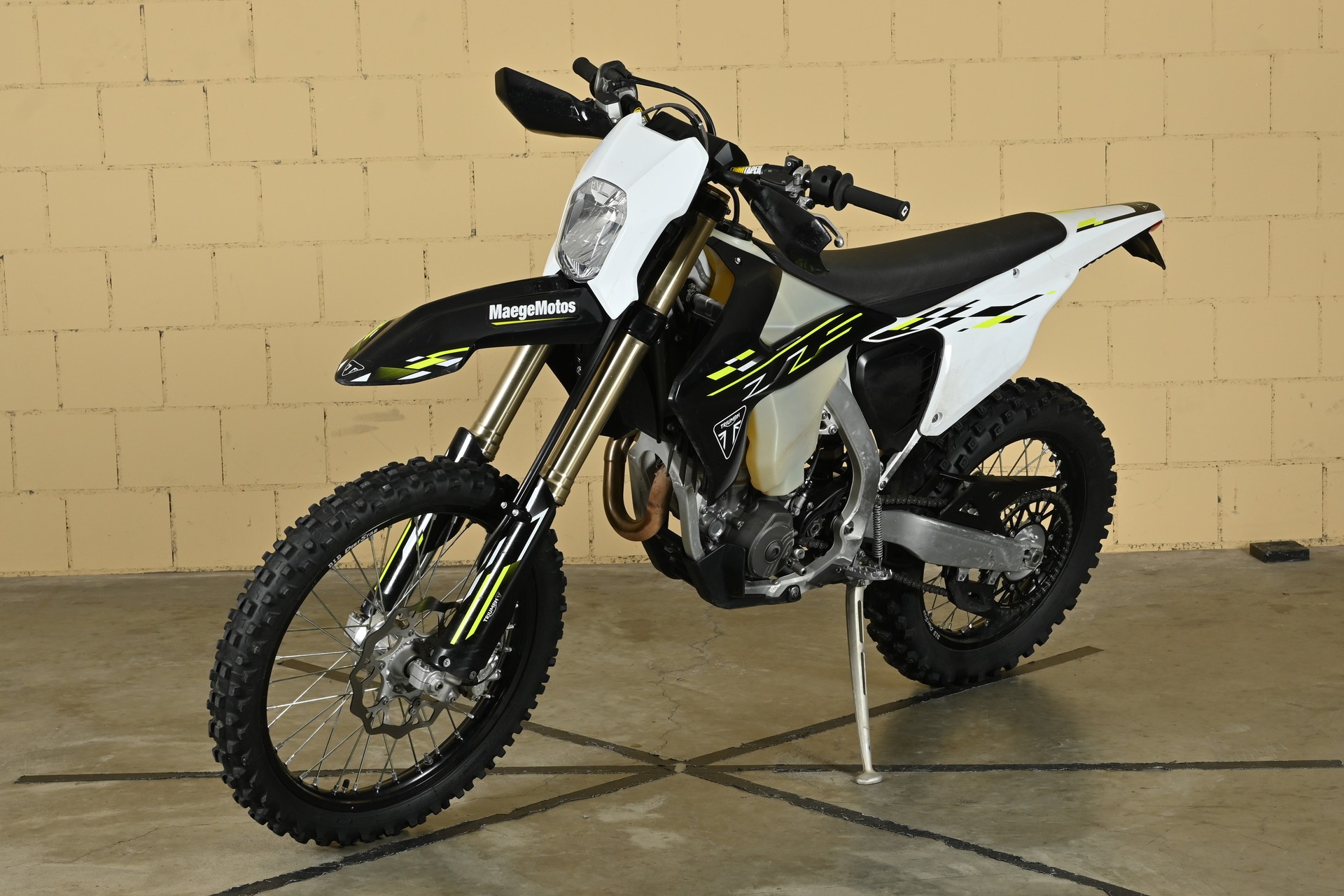 TRIUMPH TF 250 E-image-2