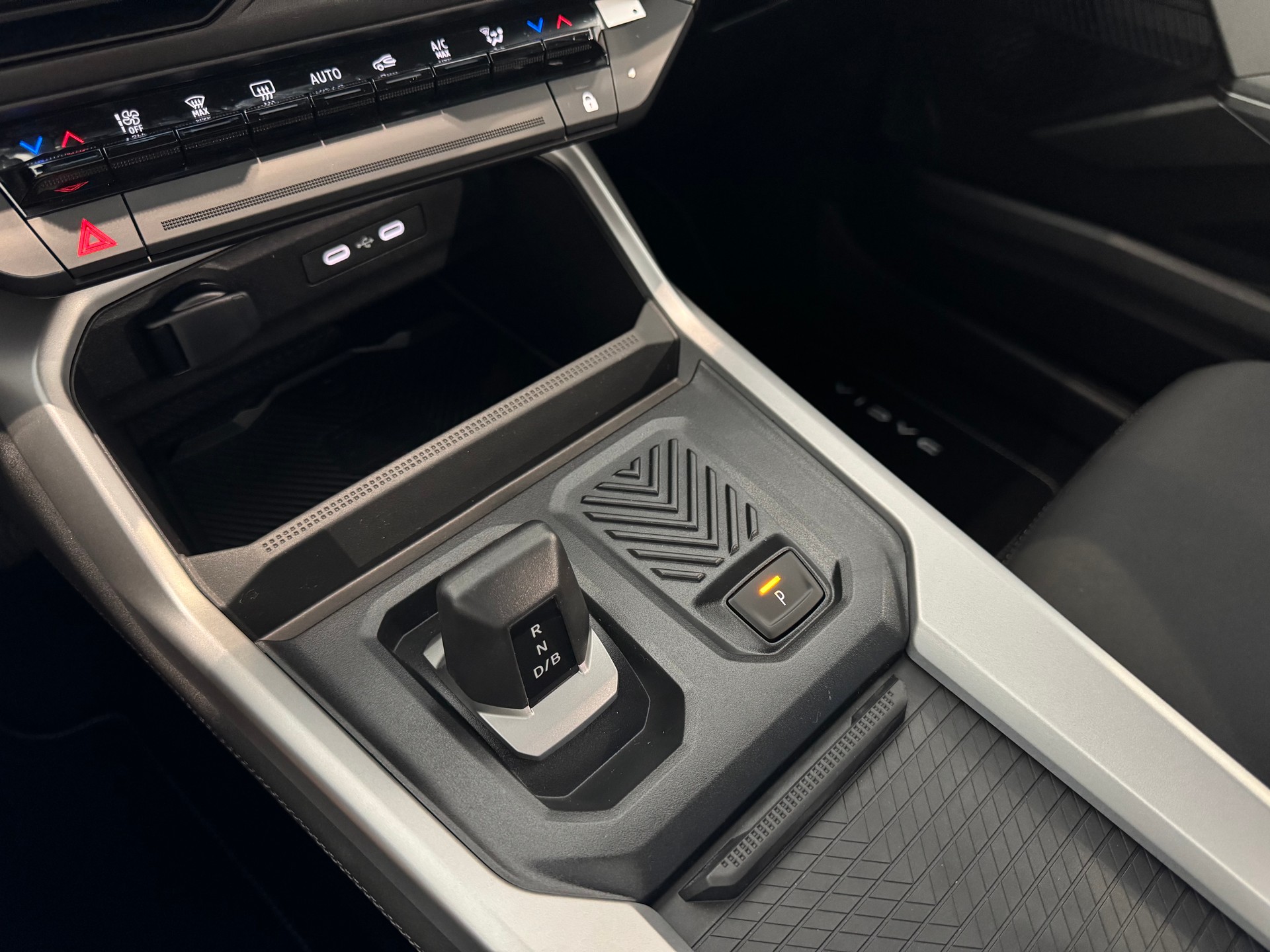 DACIA BIGSTER journey hybrid 155-image-18