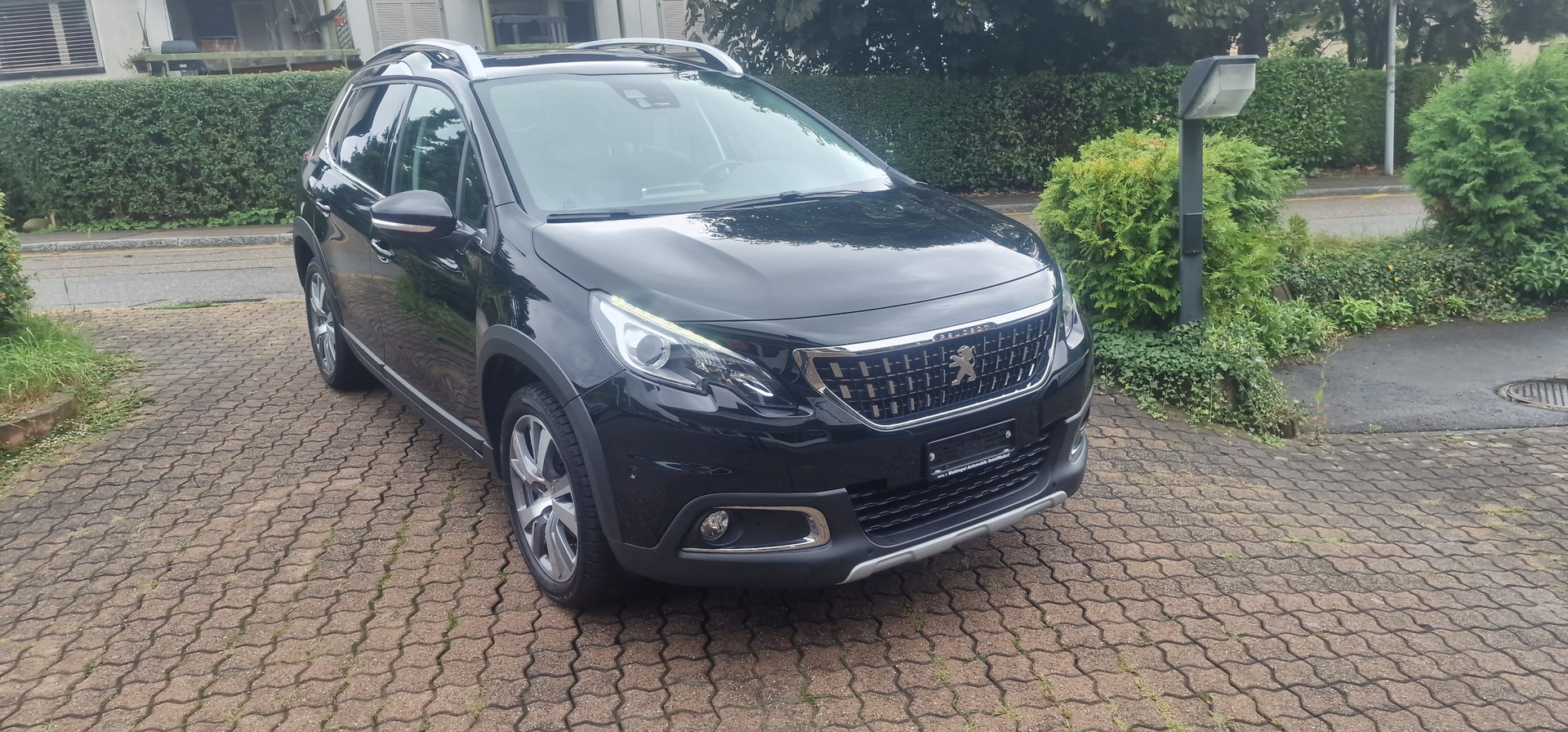 PEUGEOT 2008 1.2 PureTech Allure EAT6-showroom-element-2