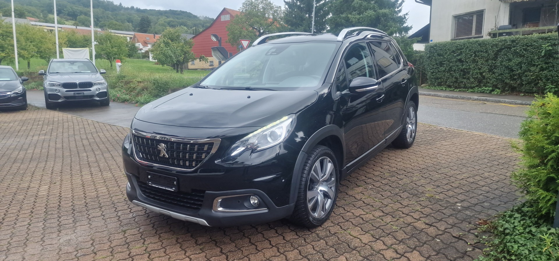 PEUGEOT 2008 1.2 PureTech Allure EAT6-showroom-element-1