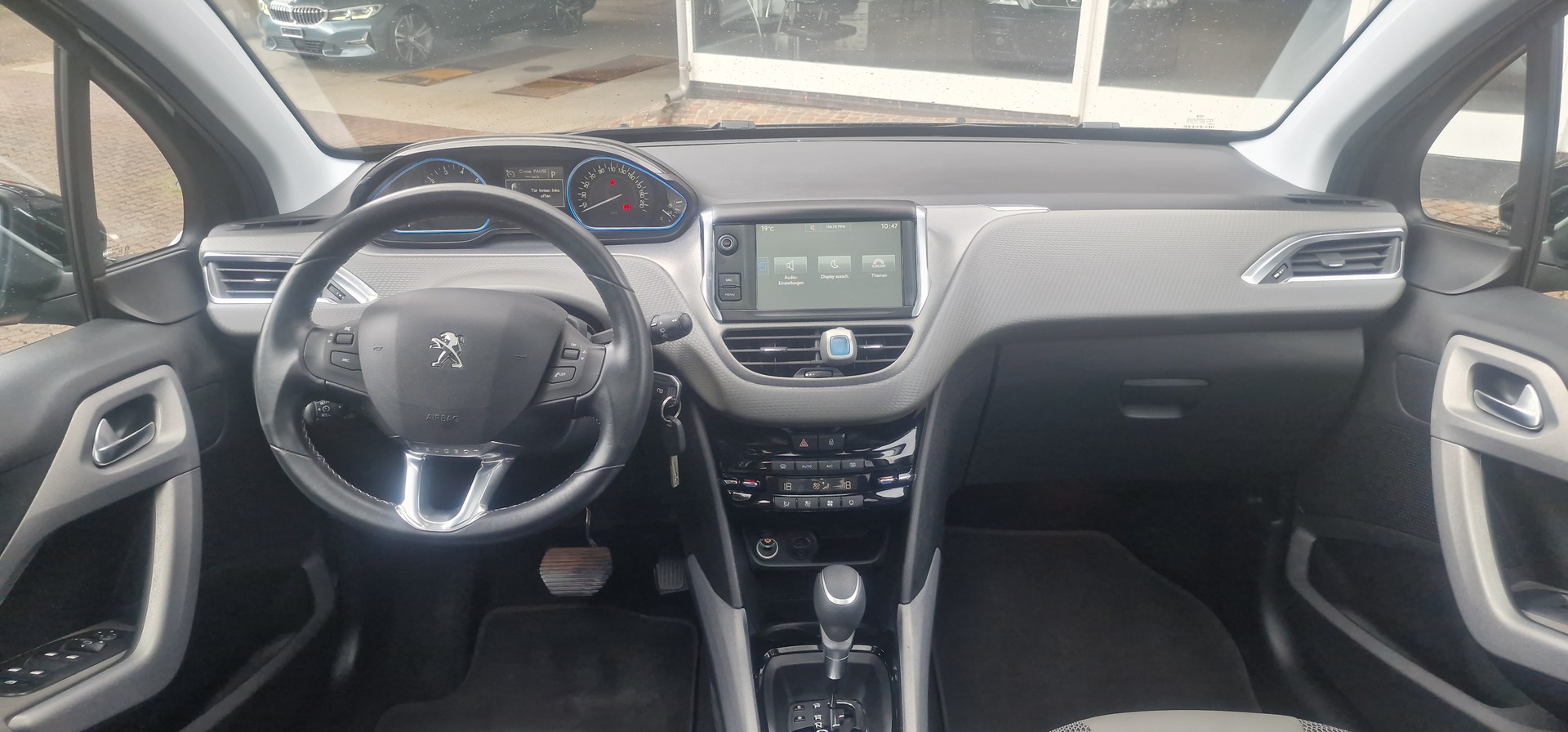 PEUGEOT 2008 1.2 PureTech Allure EAT6-image-9