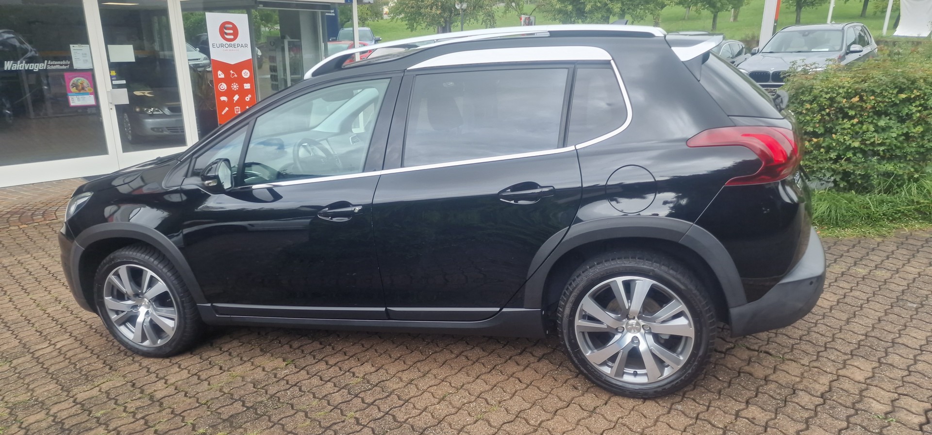 PEUGEOT 2008 1.2 PureTech Allure EAT6-image-6