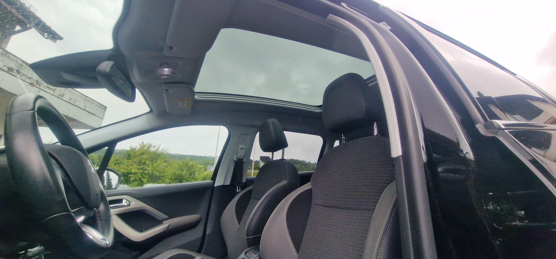 PEUGEOT 2008 1.2 PureTech Allure EAT6-image-11