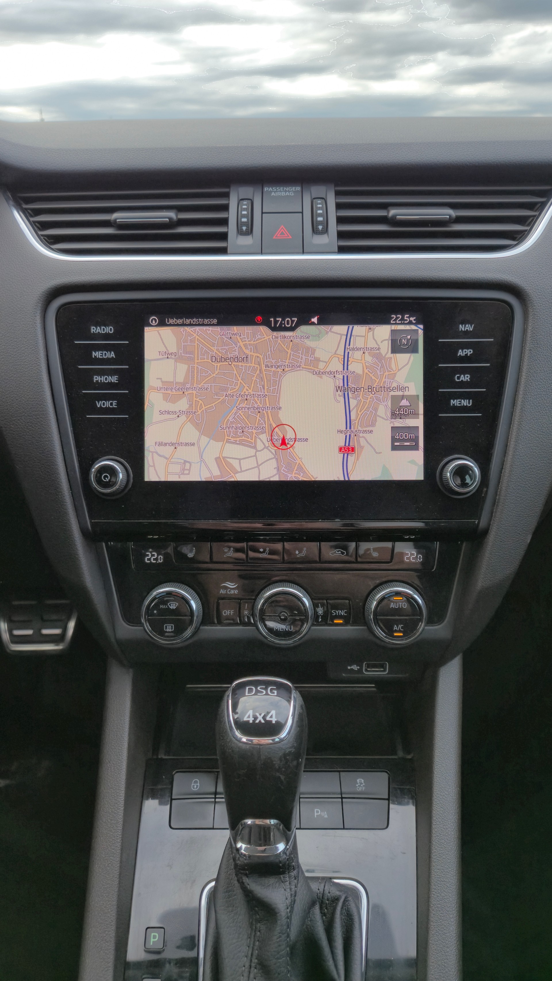 SKODA Octavia Combi 2.0 TDI Scout 4x4 DSG-image-9