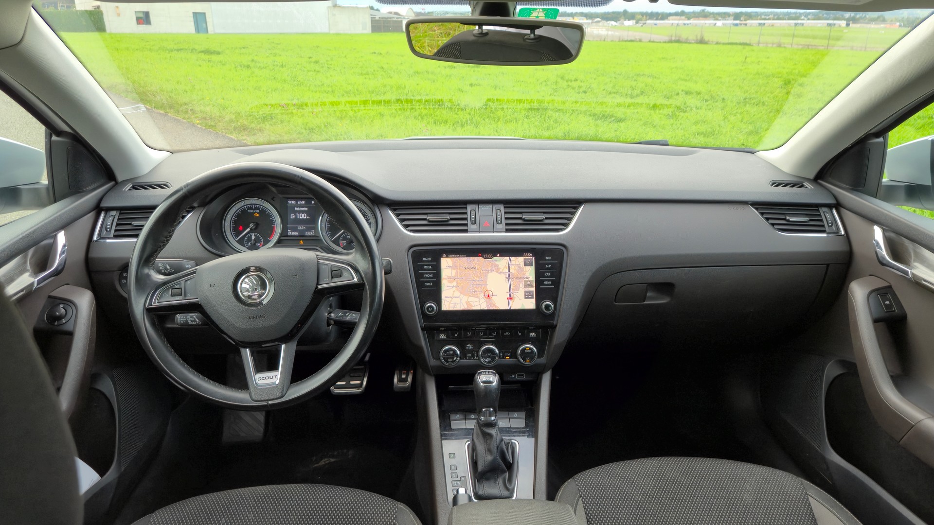 SKODA Octavia Combi 2.0 TDI Scout 4x4 DSG-image-5