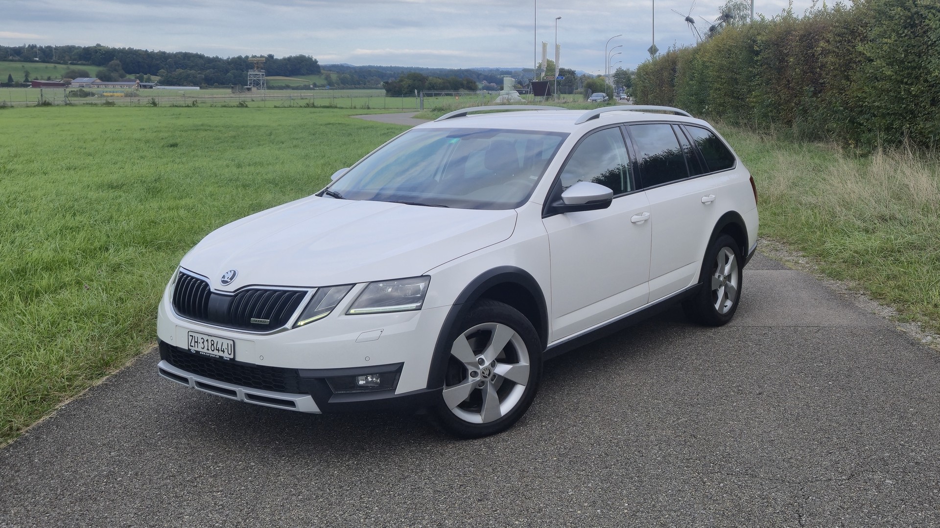 SKODA Octavia Combi 2.0 TDI Scout 4x4 DSG-image-2