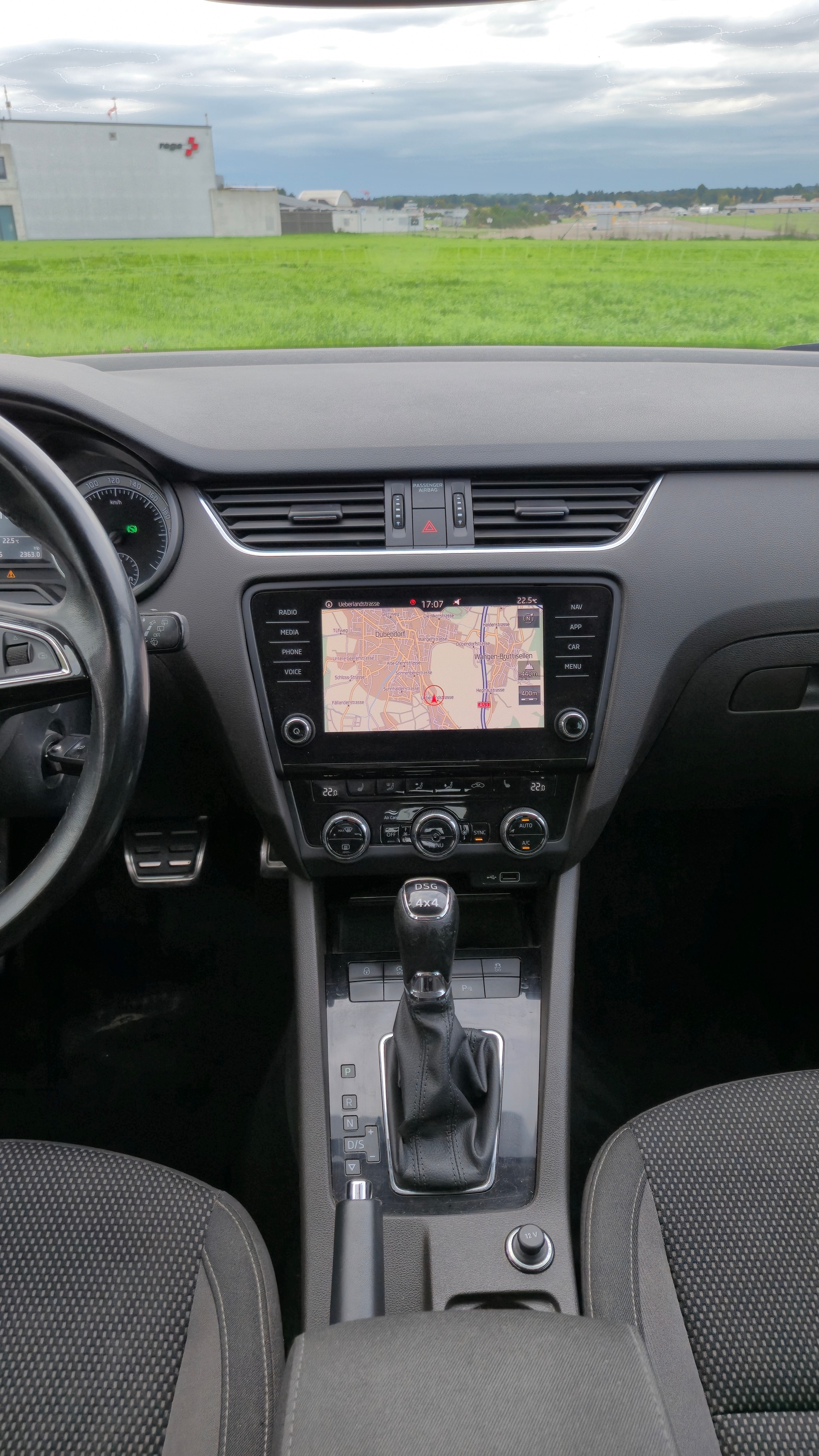SKODA Octavia Combi 2.0 TDI Scout 4x4 DSG-image-8