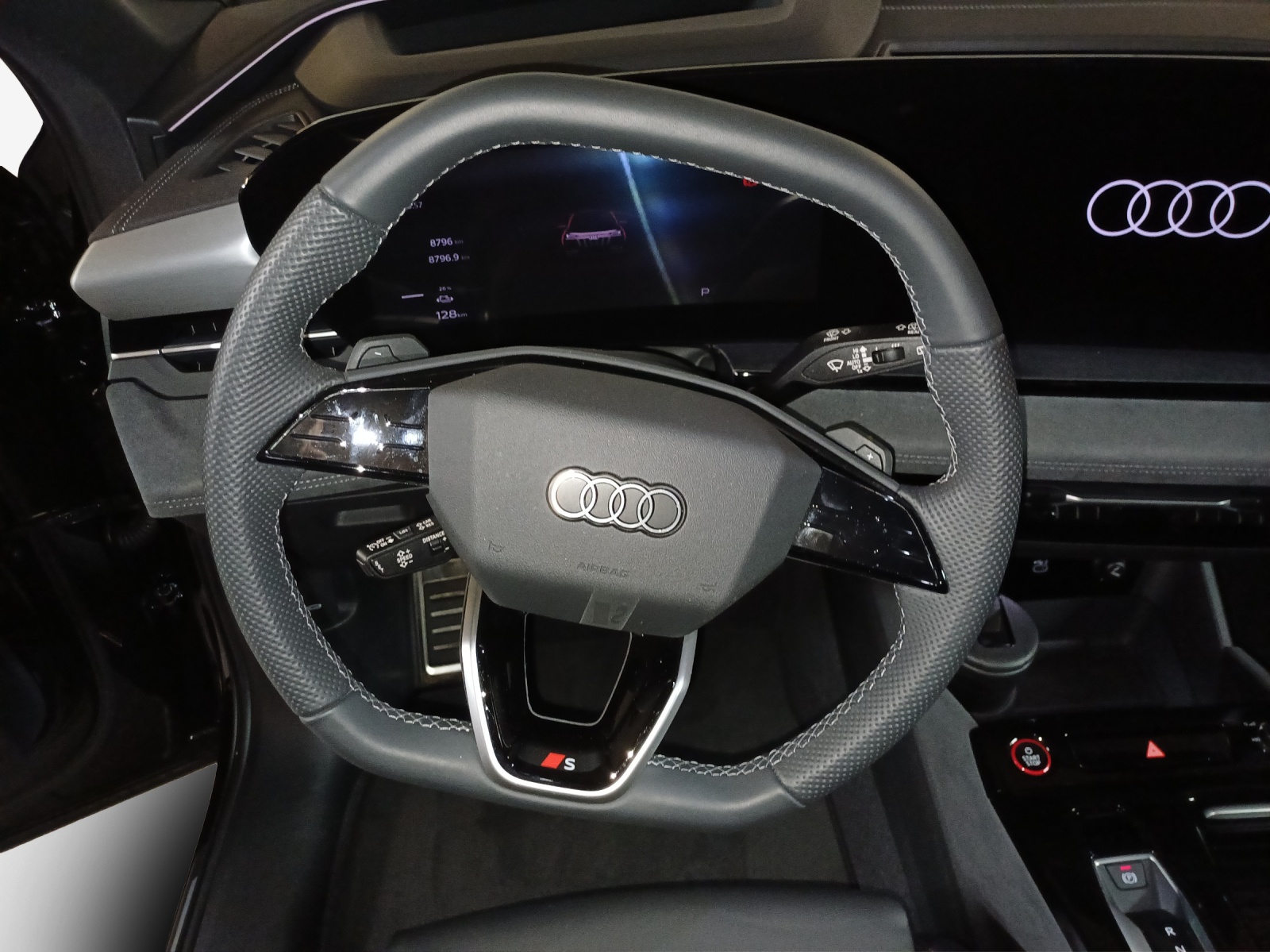 AUDI SQ6 e-tron quattro-image-10