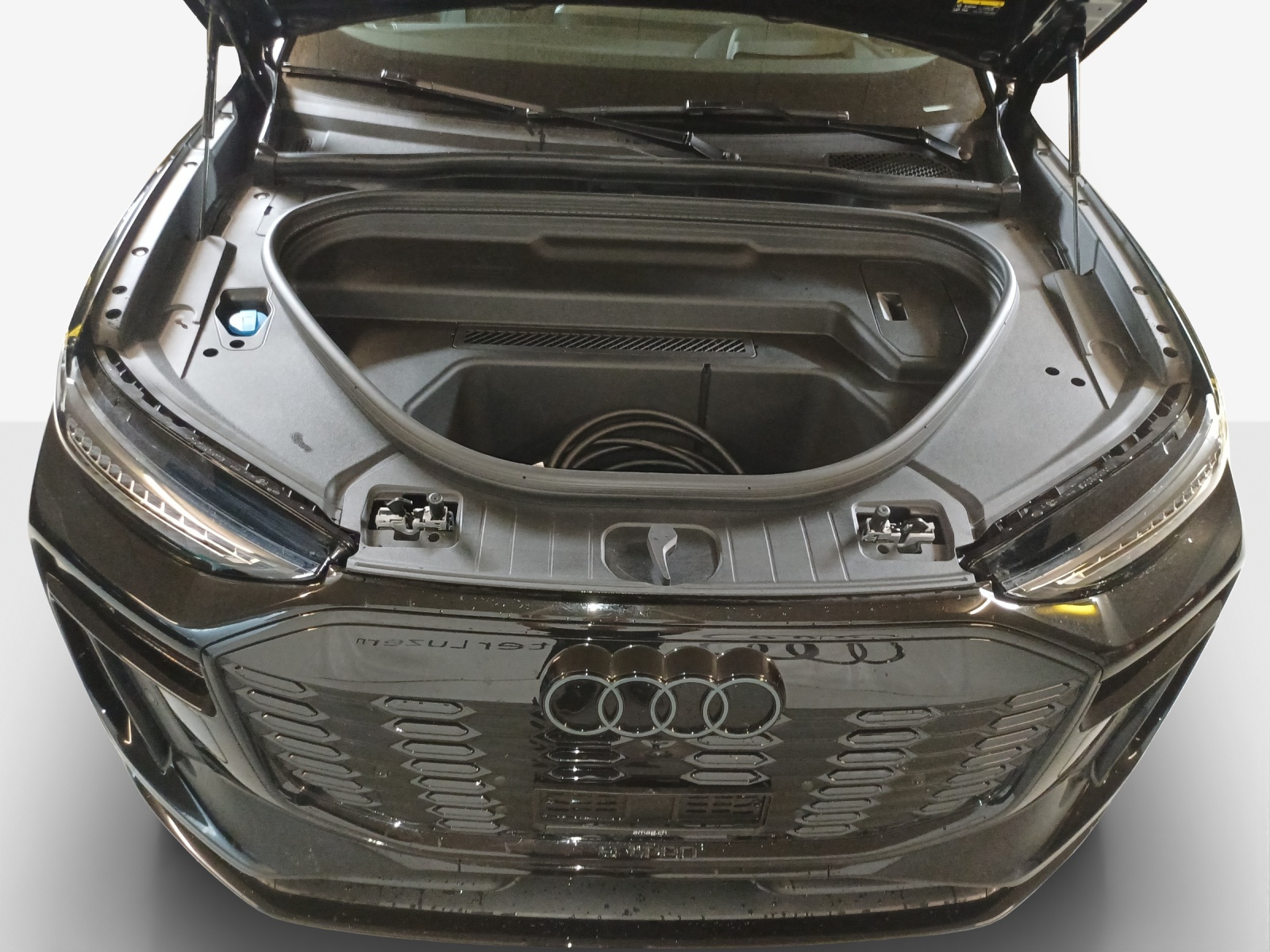 AUDI SQ6 e-tron quattro-image-15