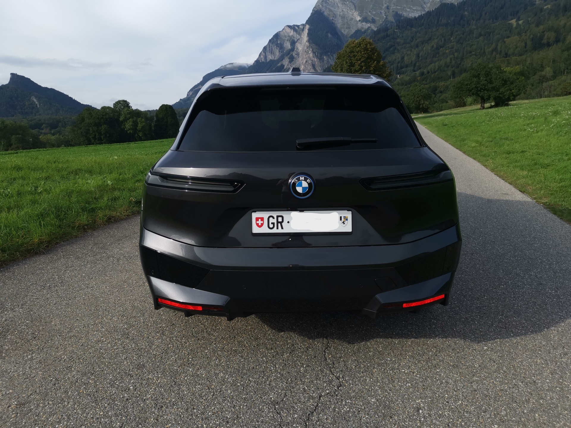 BMW iX xDrive40-image-4