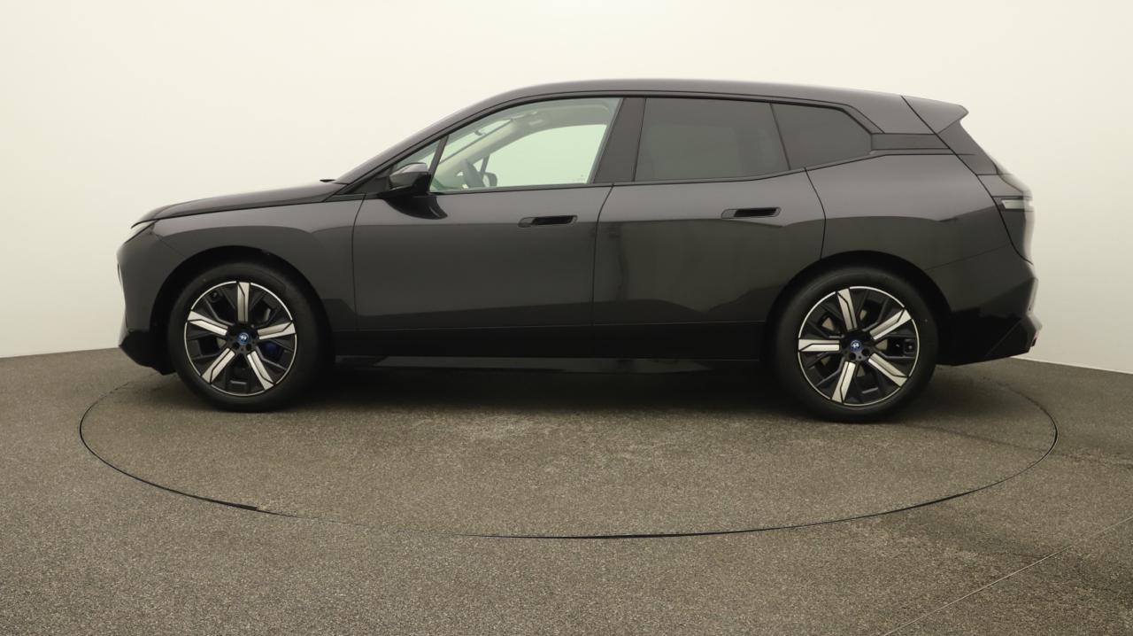 BMW iX xDrive40-image-11