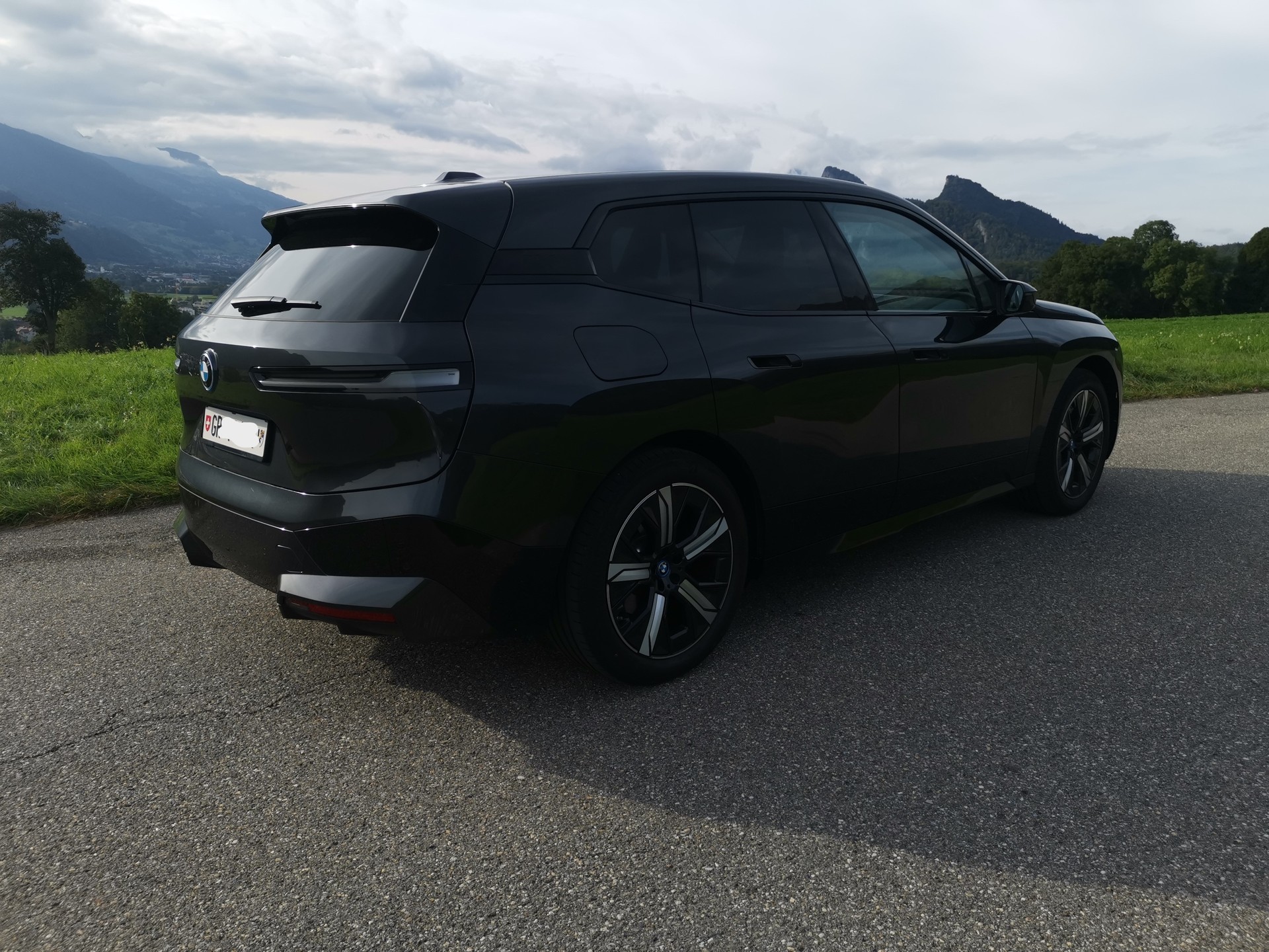 BMW iX xDrive40-image-5