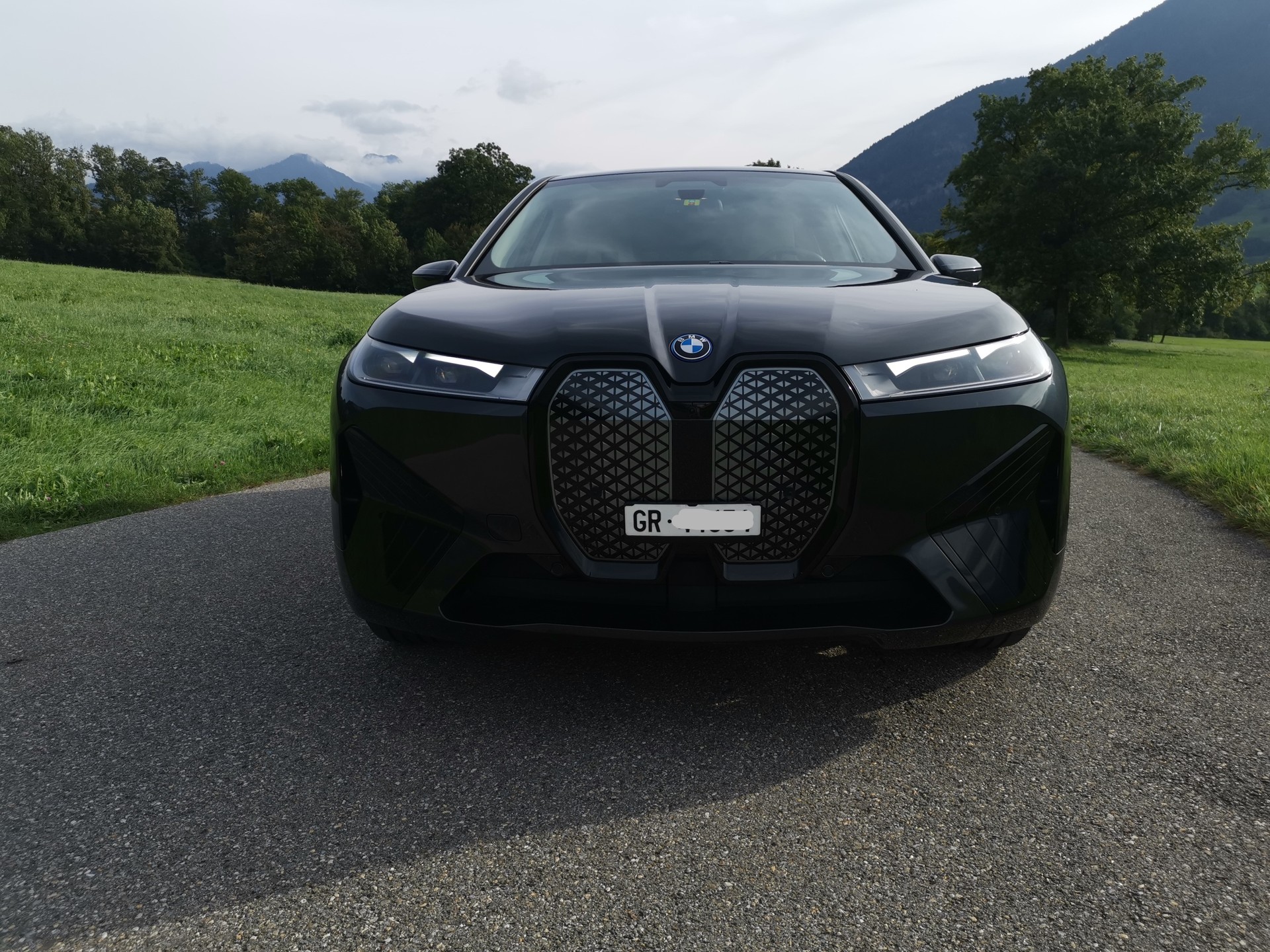 BMW iX xDrive40-image-7