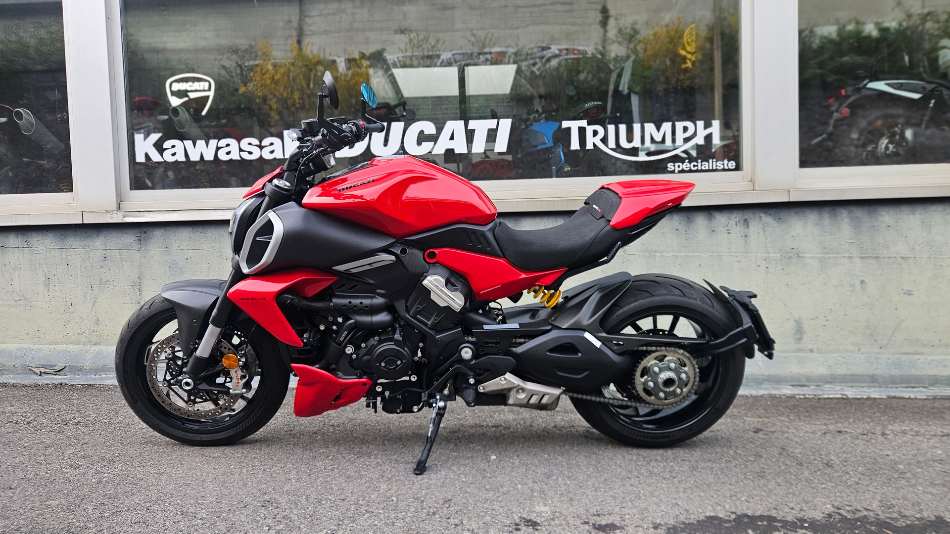 DUCATI DIAVEL V4-showroom-element-1