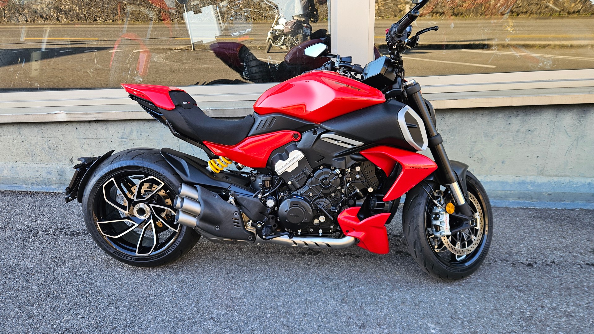 DUCATI DIAVEL V4-showroom-element-2