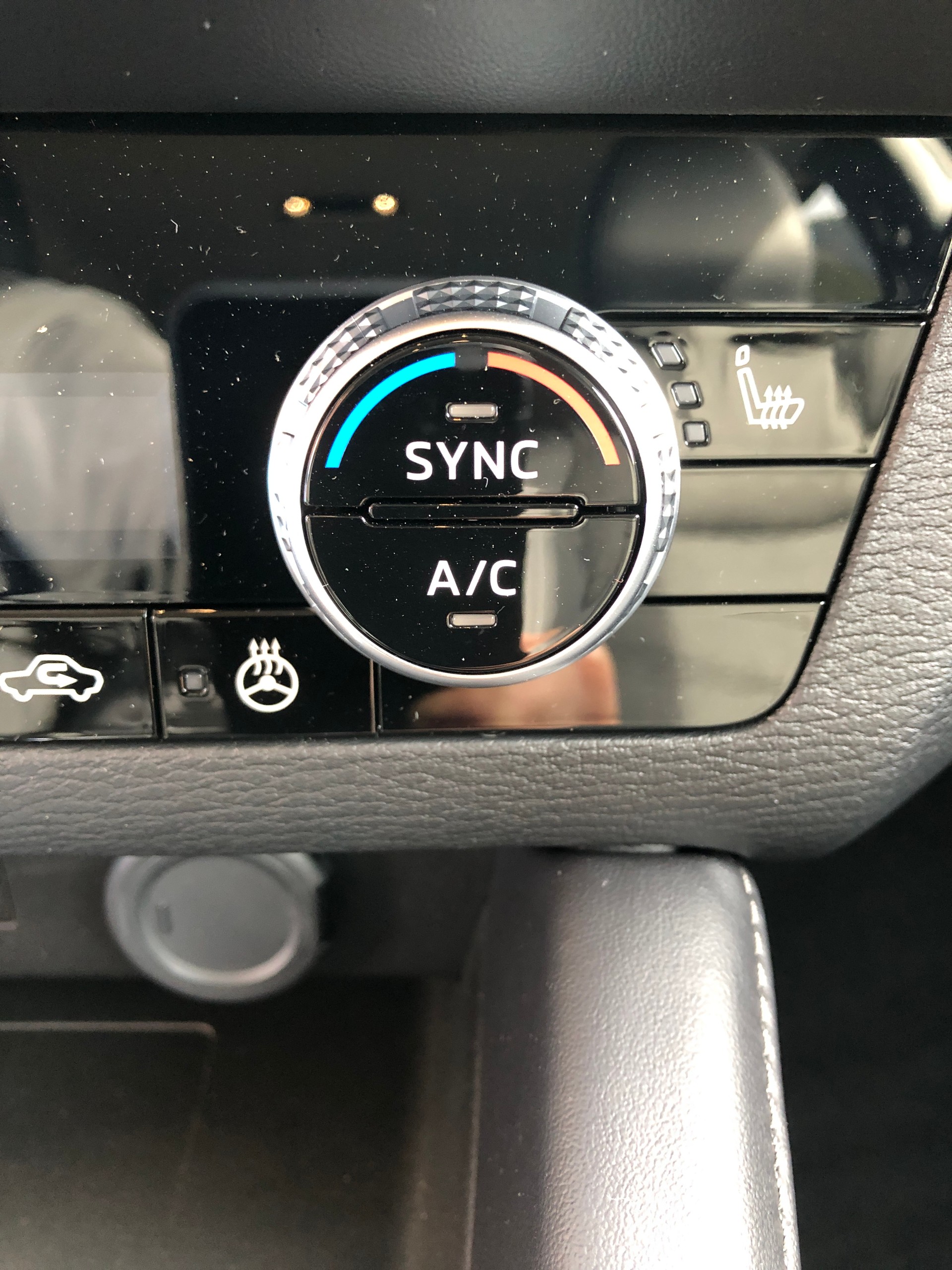 MITSUBISHI Outlander 2.4 PHEV Invite 4WD Automatic-image-13