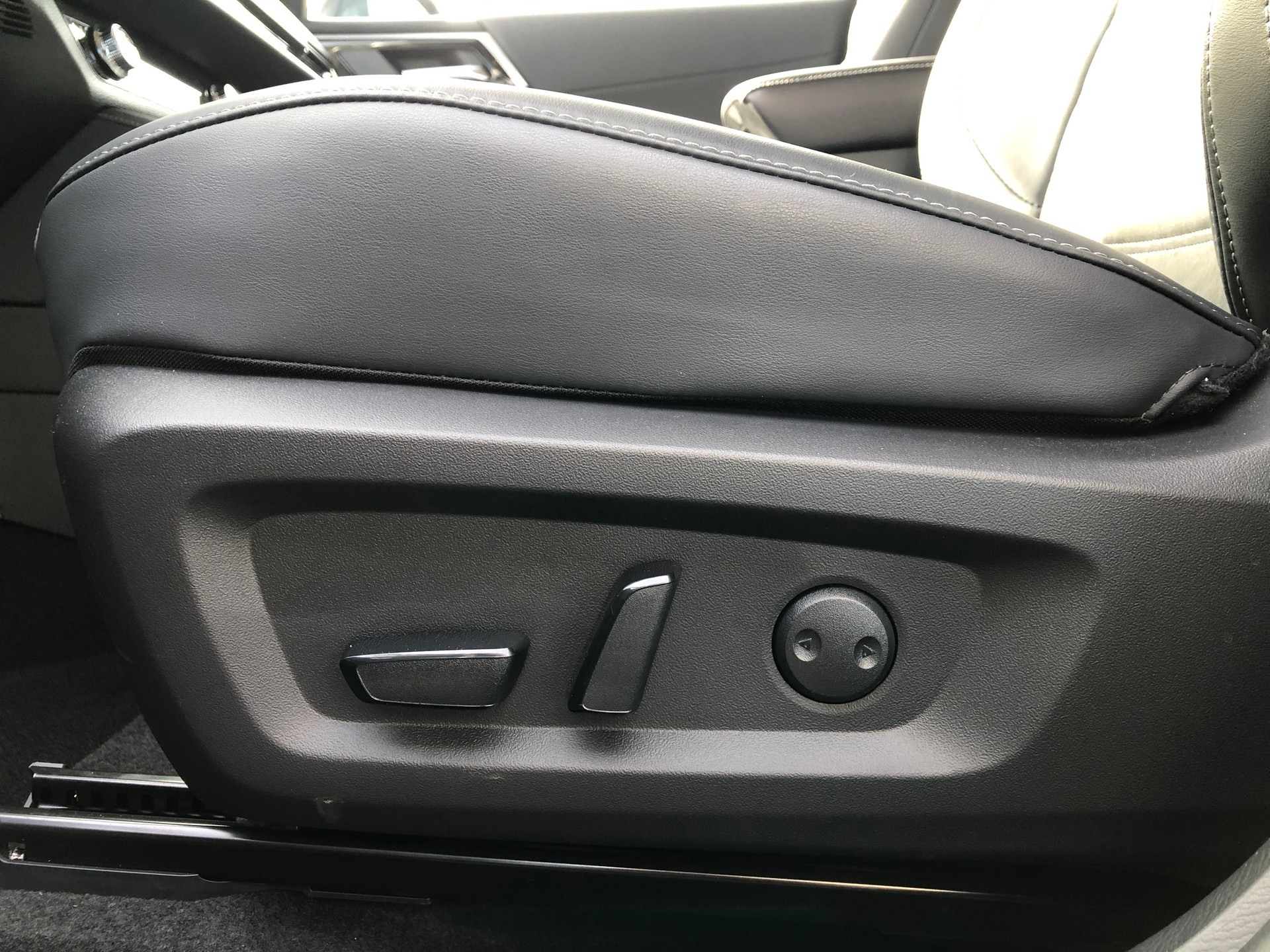 MITSUBISHI Outlander 2.4 PHEV Invite 4WD Automatic-image-14