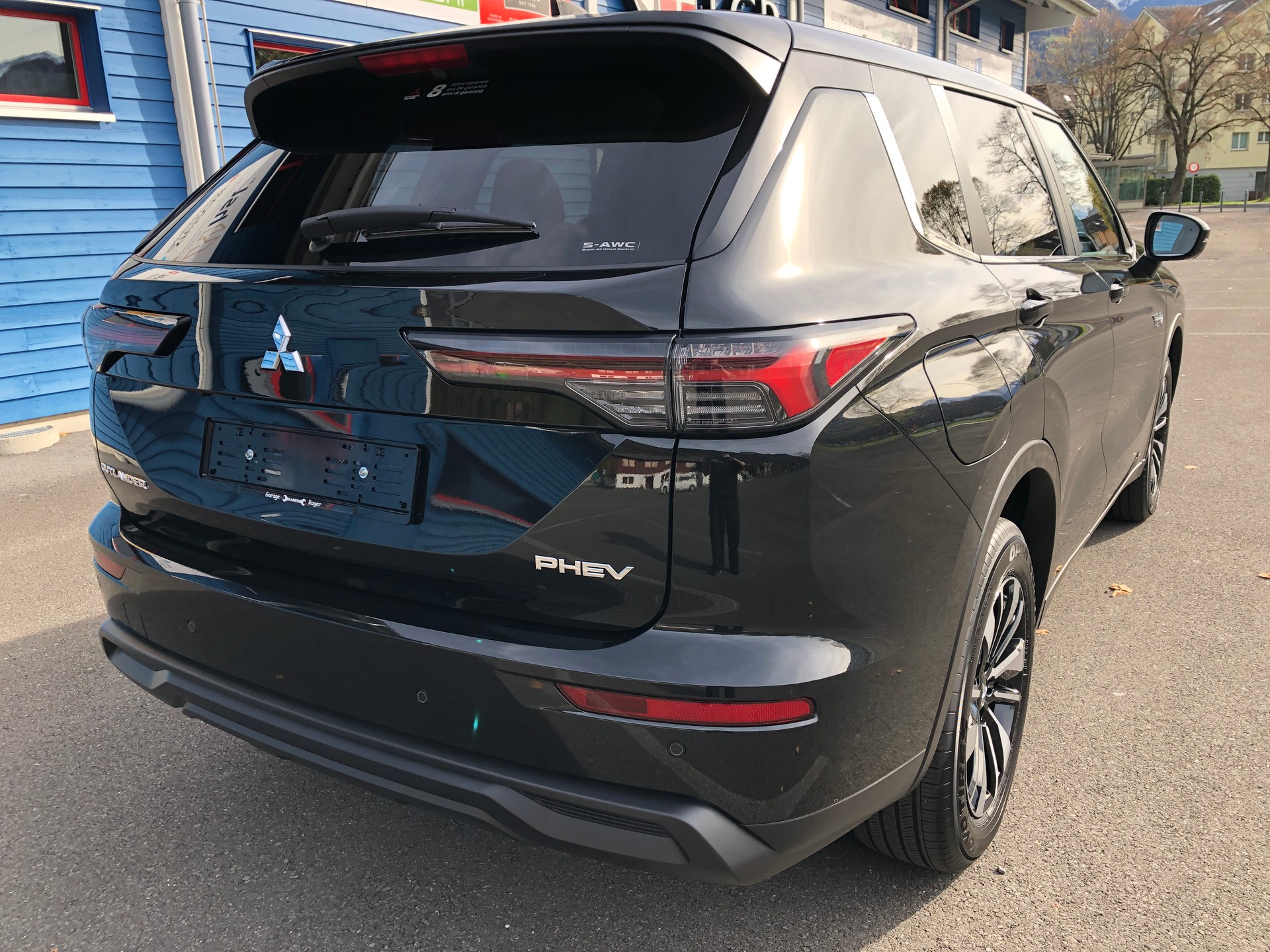 MITSUBISHI Outlander 2.4 PHEV Invite 4WD Automatic-showroom-element-2