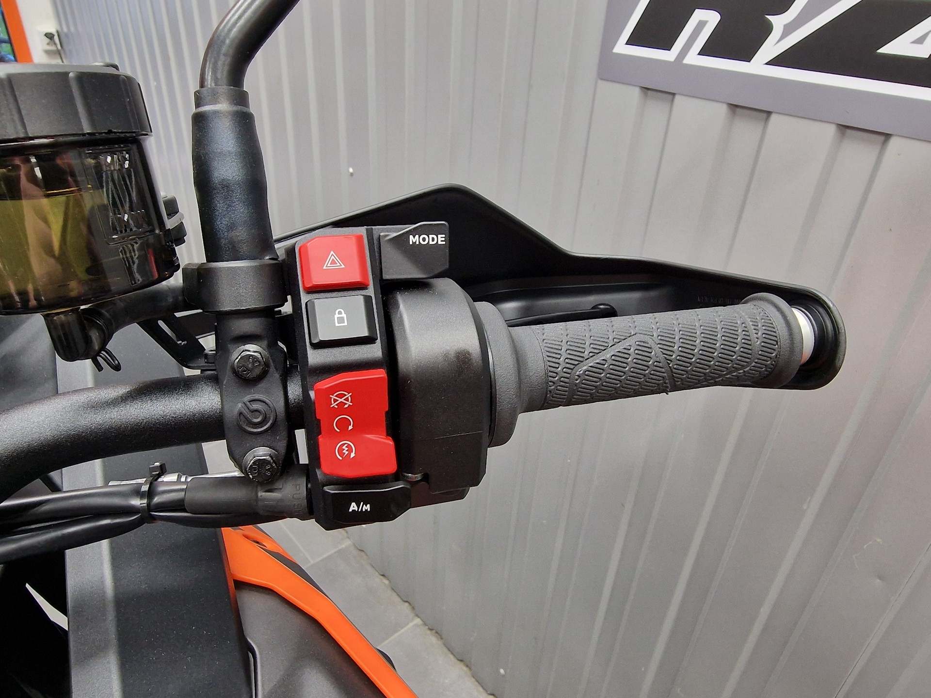 KTM 1390 Super Adventure S EVO-image-9
