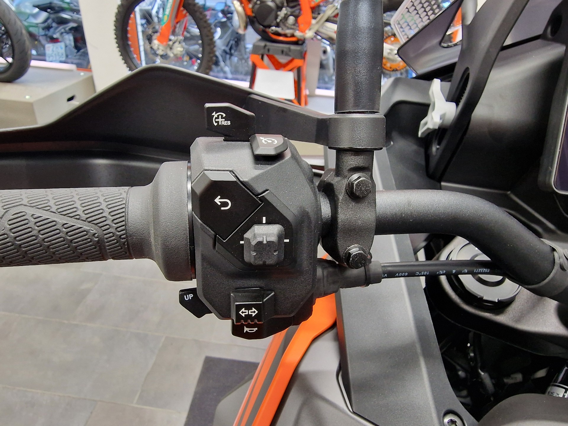 KTM 1390 Super Adventure S EVO-image-8