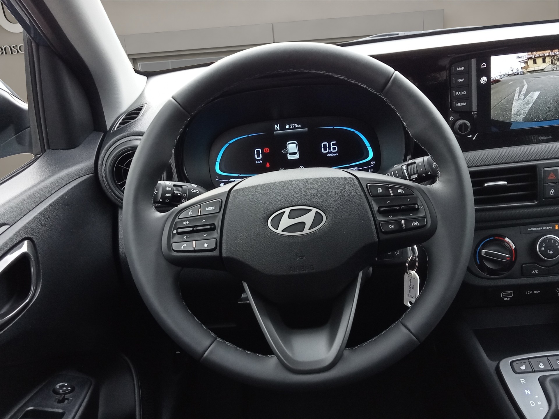 HYUNDAI i10 1.2 Amplia Aut.-image-13