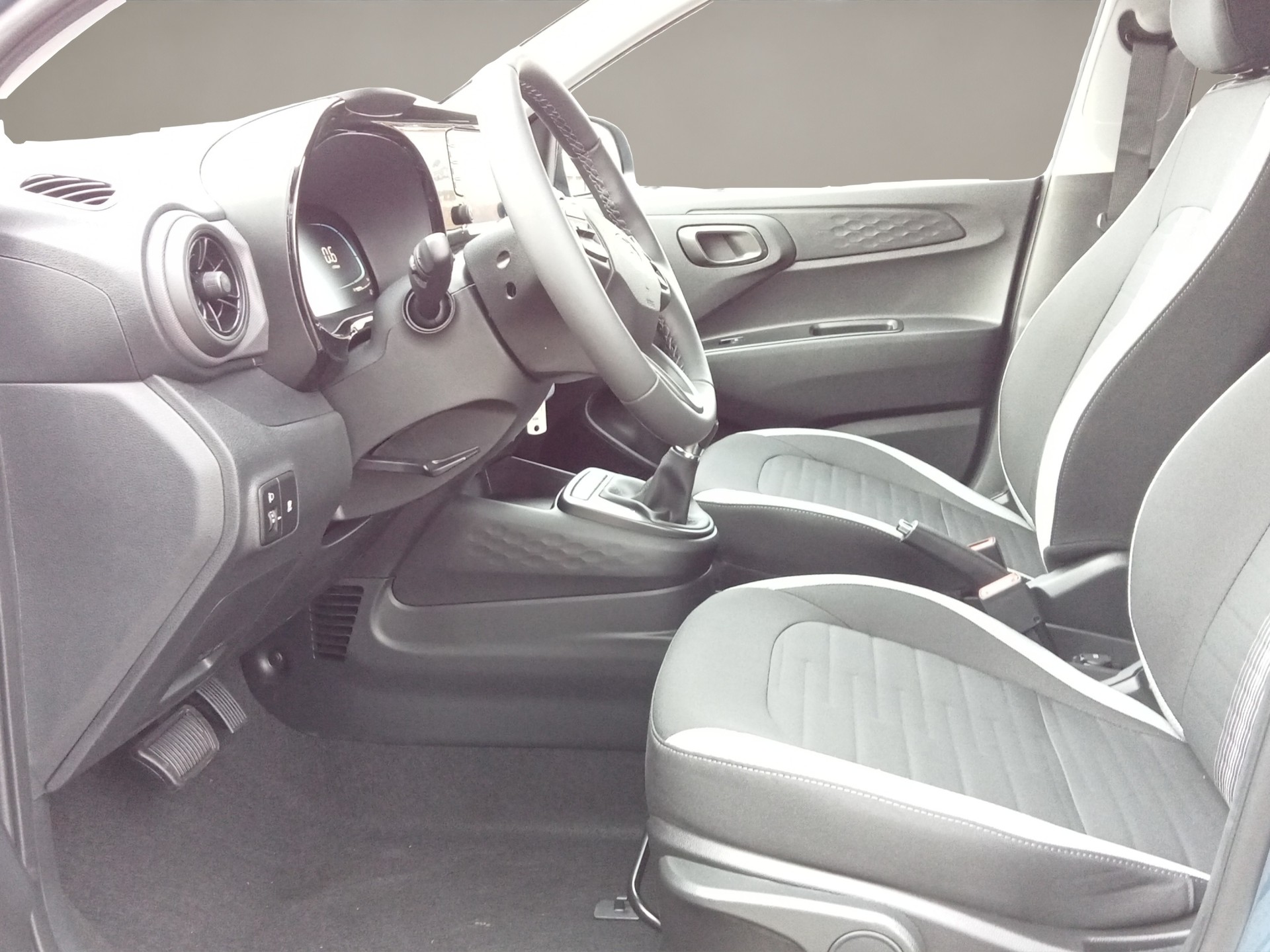 HYUNDAI i10 1.2 Amplia Aut.-image-9