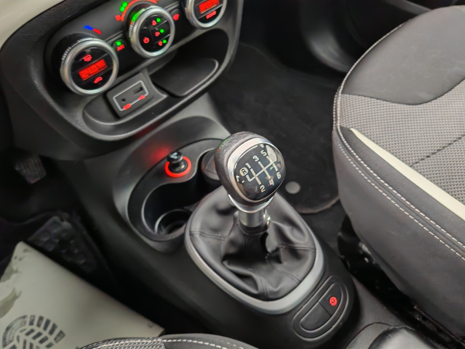 FIAT 500L 1.4 TB 16V Lounge [Expertise du jour + Garantie 12 mois + Service & Immat. Offerts]-image-13