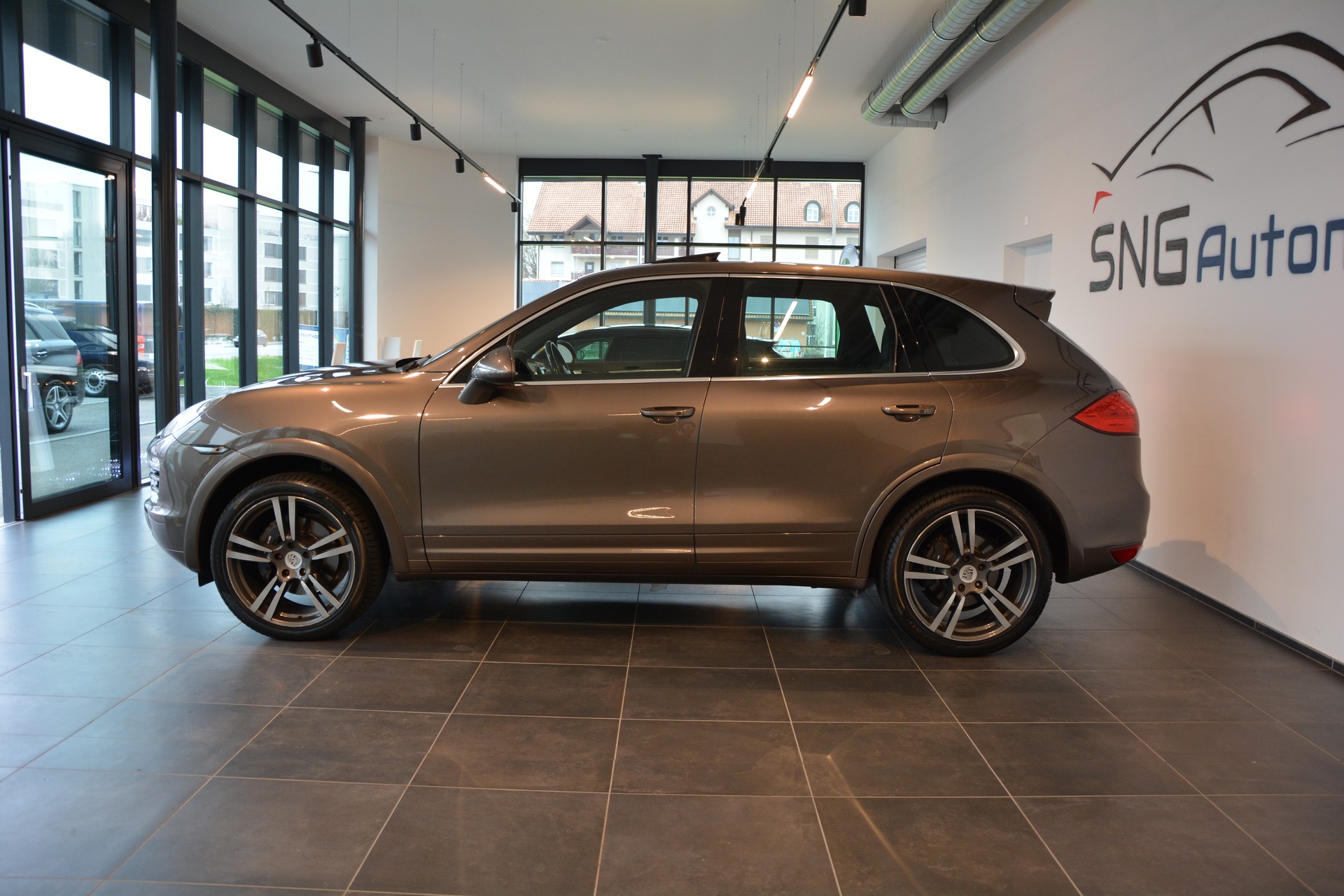 PORSCHE Cayenne Diesel-showroom-element-2
