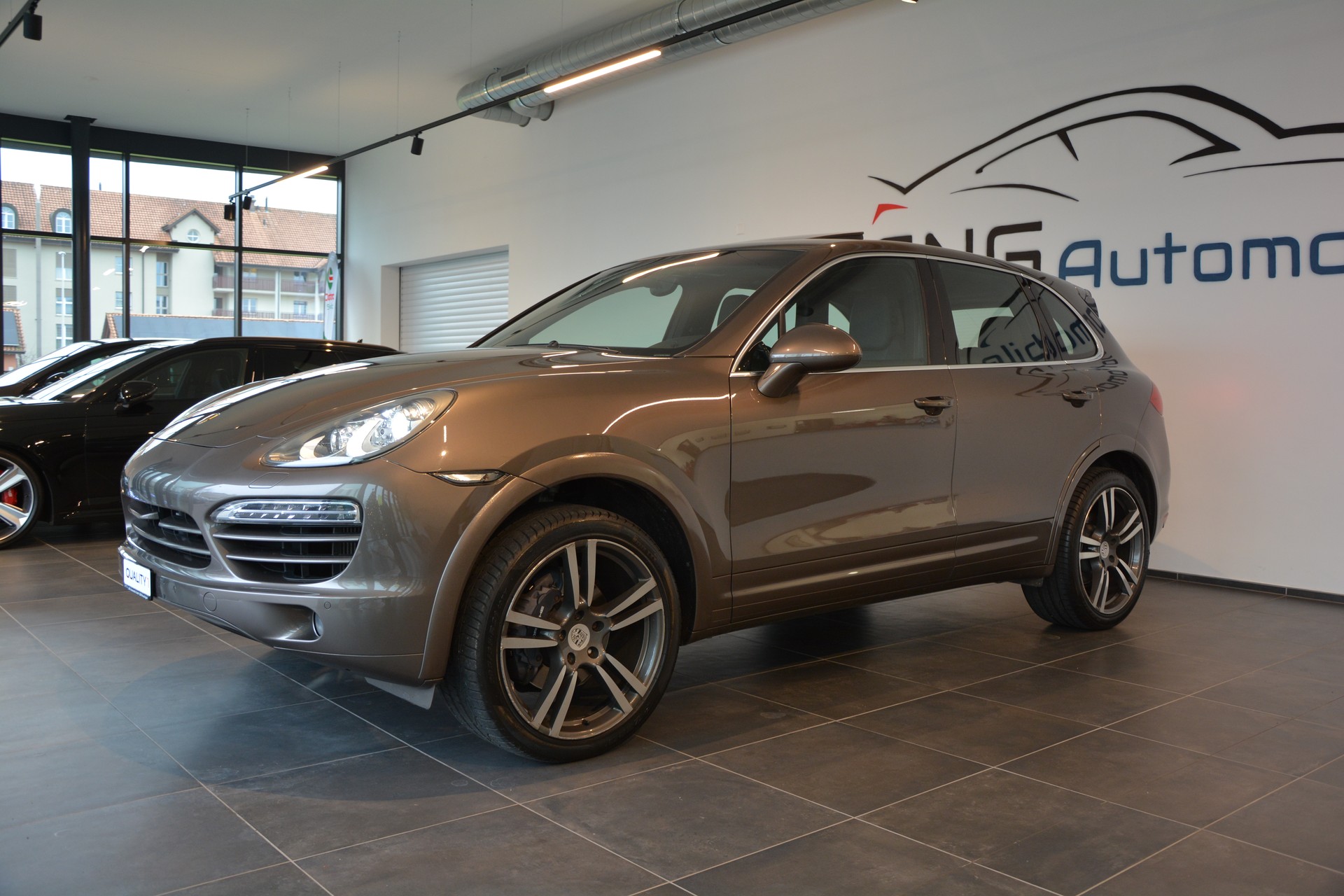 PORSCHE Cayenne Diesel-showroom-element-1