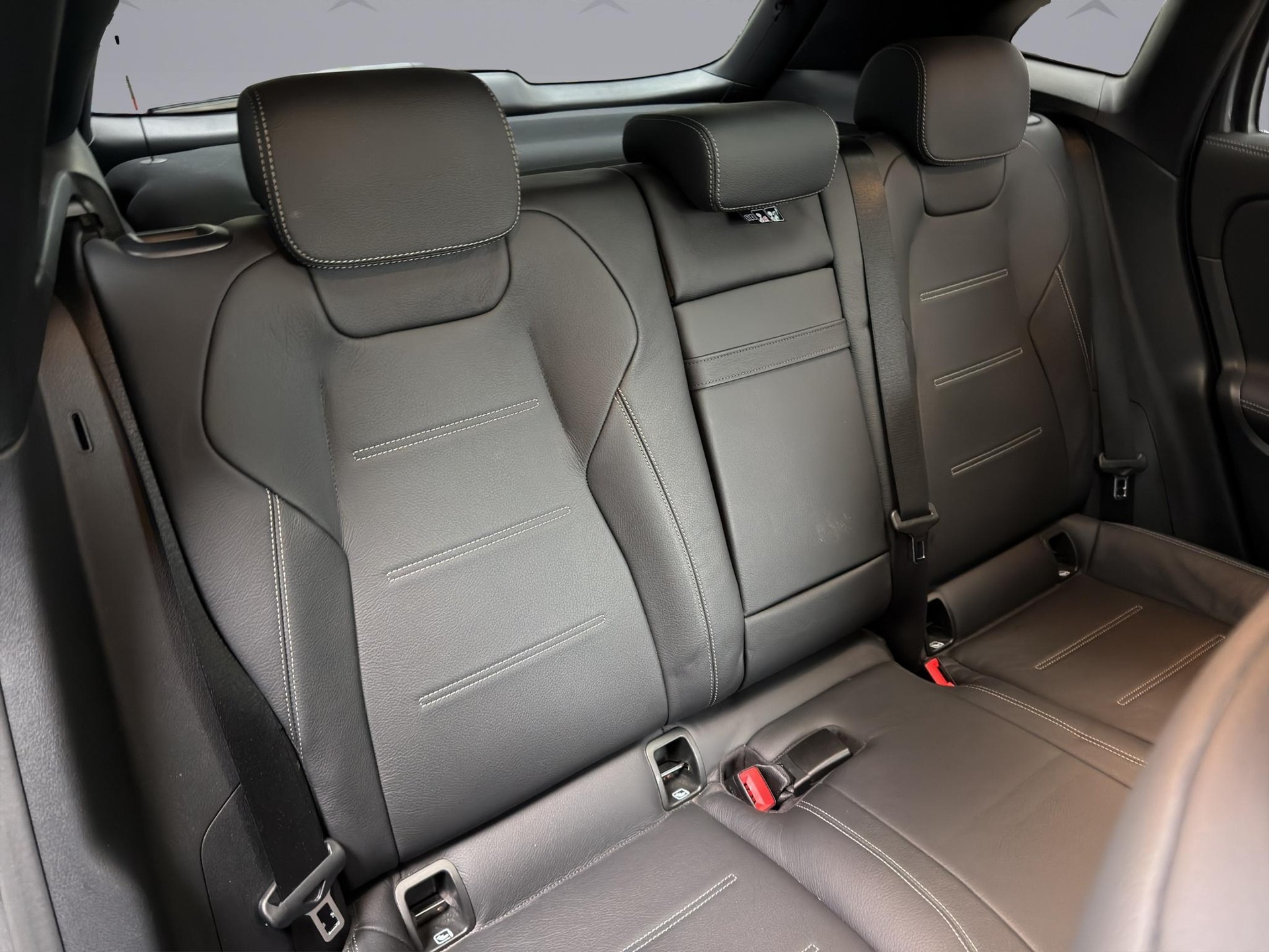 MERCEDES-BENZ EQA 350 Swiss Star AMG Line 4matic-image-15
