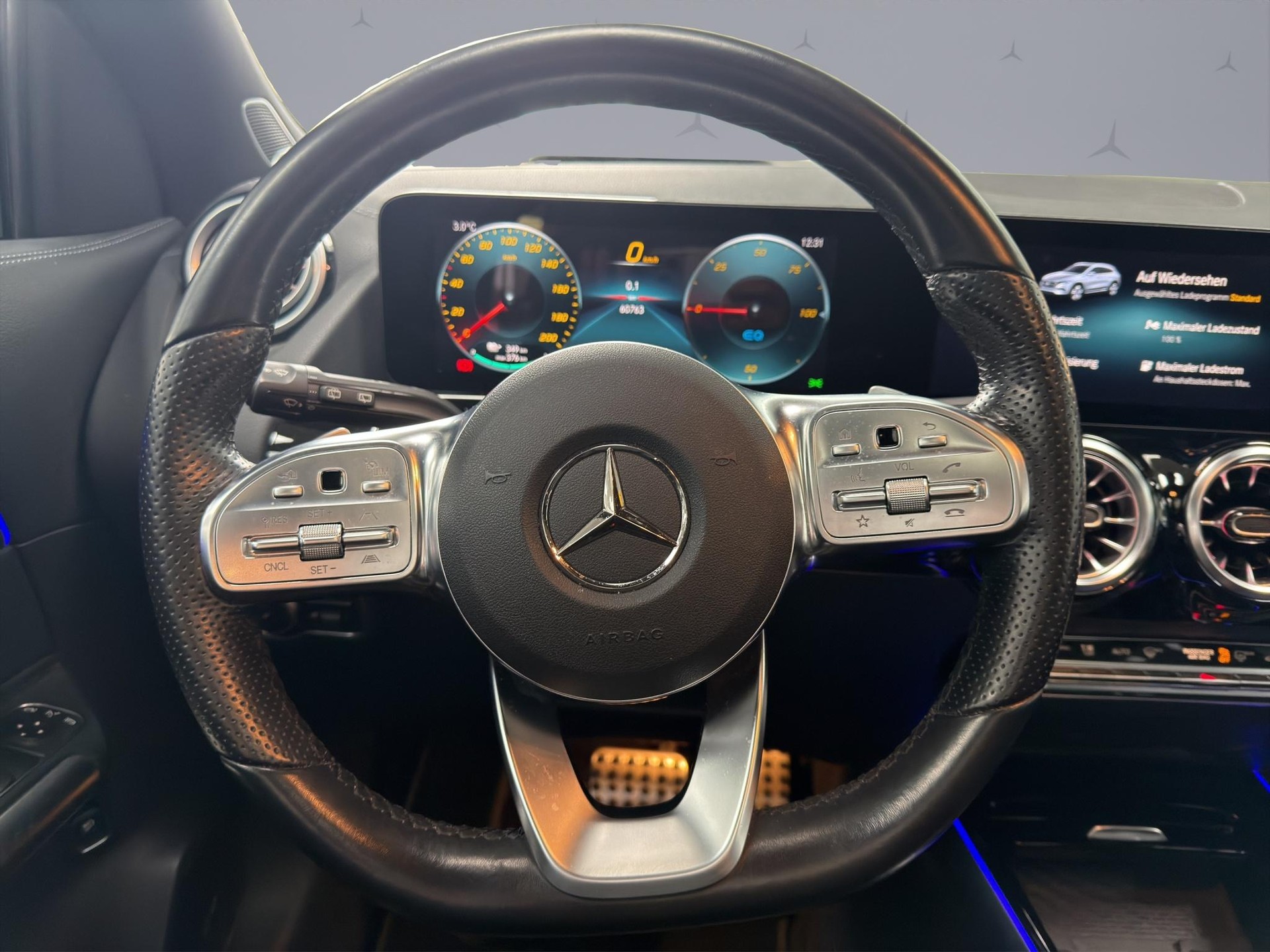 MERCEDES-BENZ EQA 350 Swiss Star AMG Line 4matic-image-10
