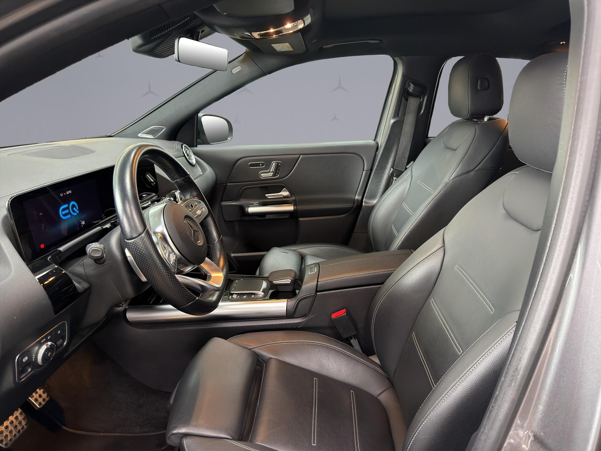 MERCEDES-BENZ EQA 350 Swiss Star AMG Line 4matic-image-19