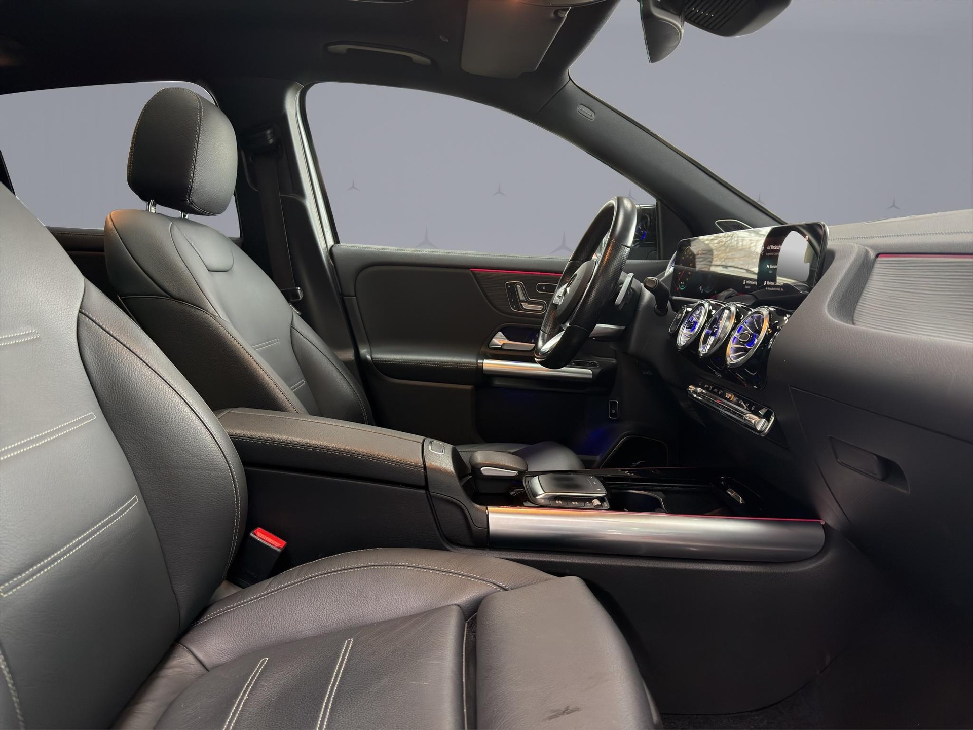 MERCEDES-BENZ EQA 350 Swiss Star AMG Line 4matic-image-14