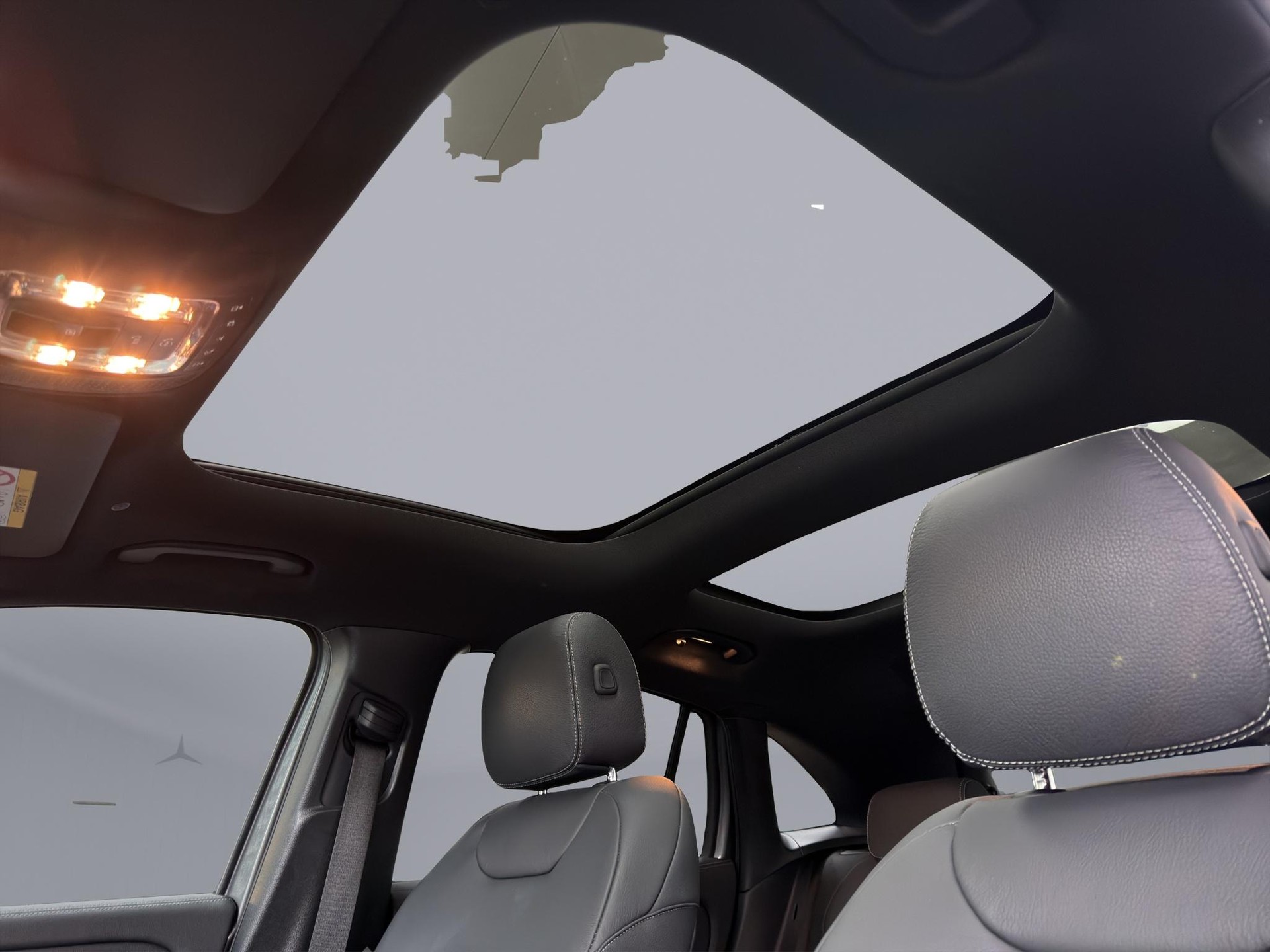 MERCEDES-BENZ EQA 350 Swiss Star AMG Line 4matic-image-9