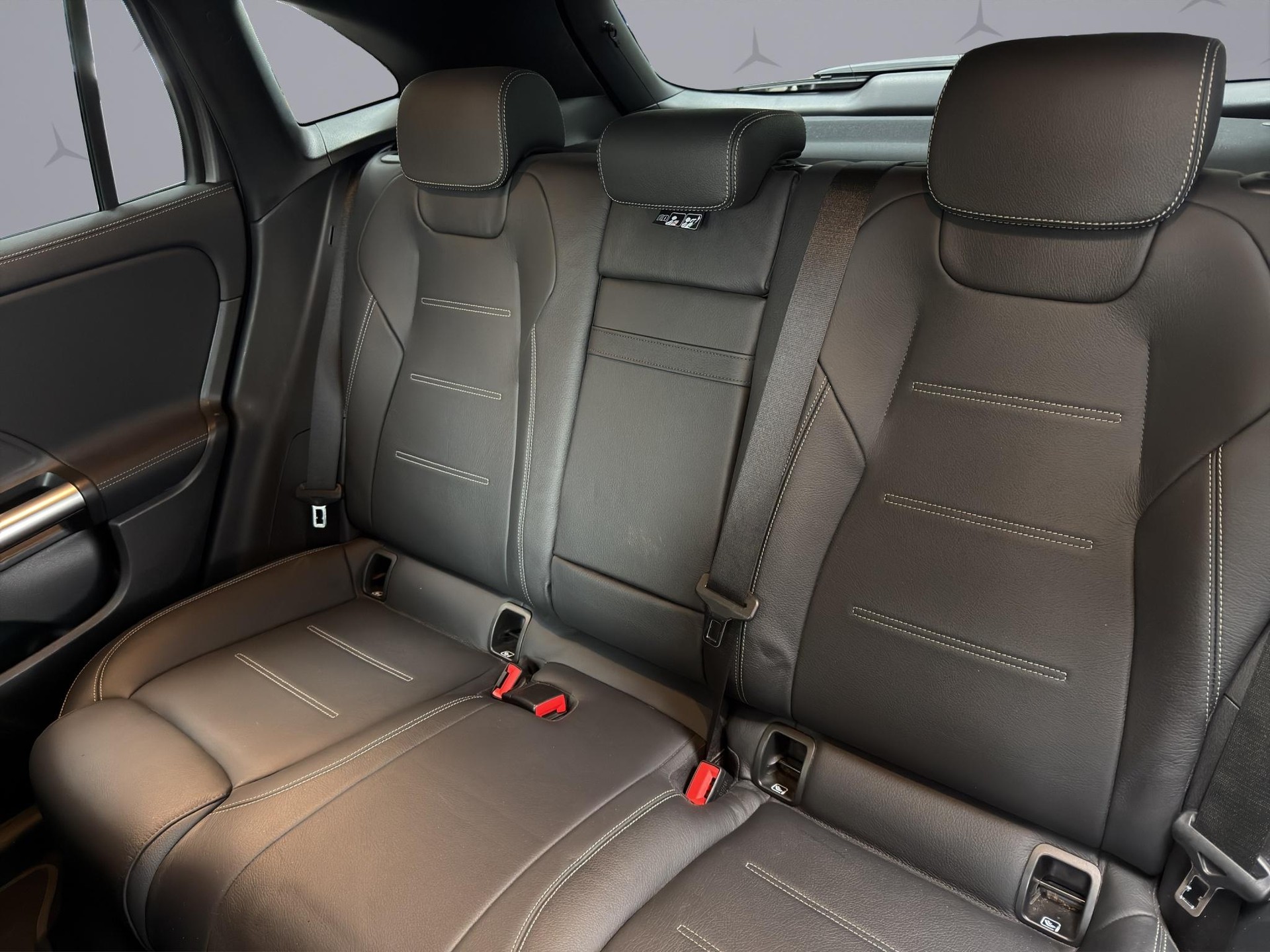 MERCEDES-BENZ EQA 350 Swiss Star AMG Line 4matic-image-8