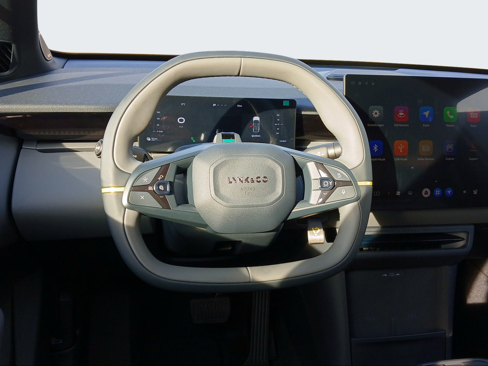 LYNK & CO 02-image-14